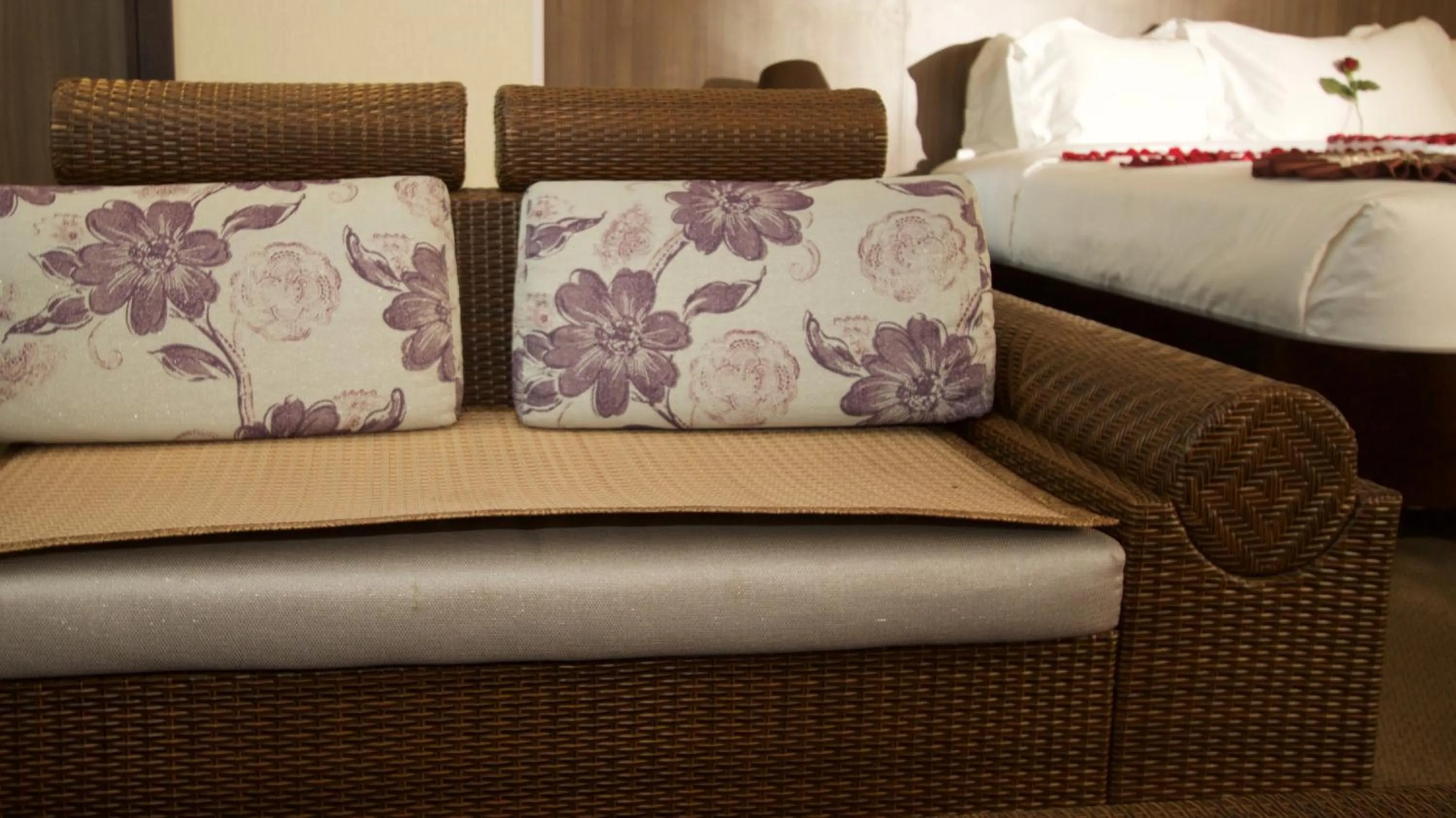 Seating area, Bed in Elilly International Hotel