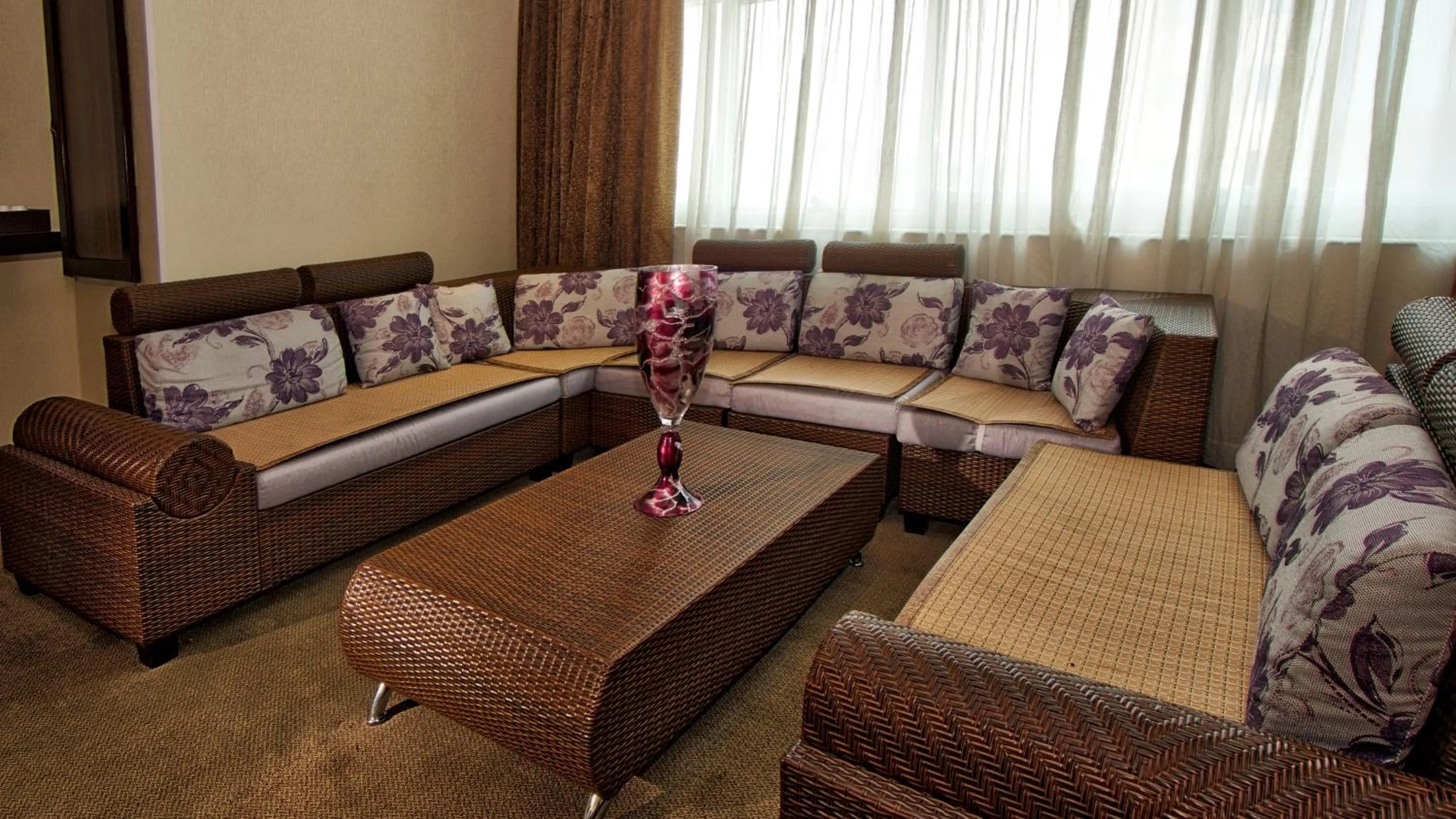Living room in Elilly International Hotel