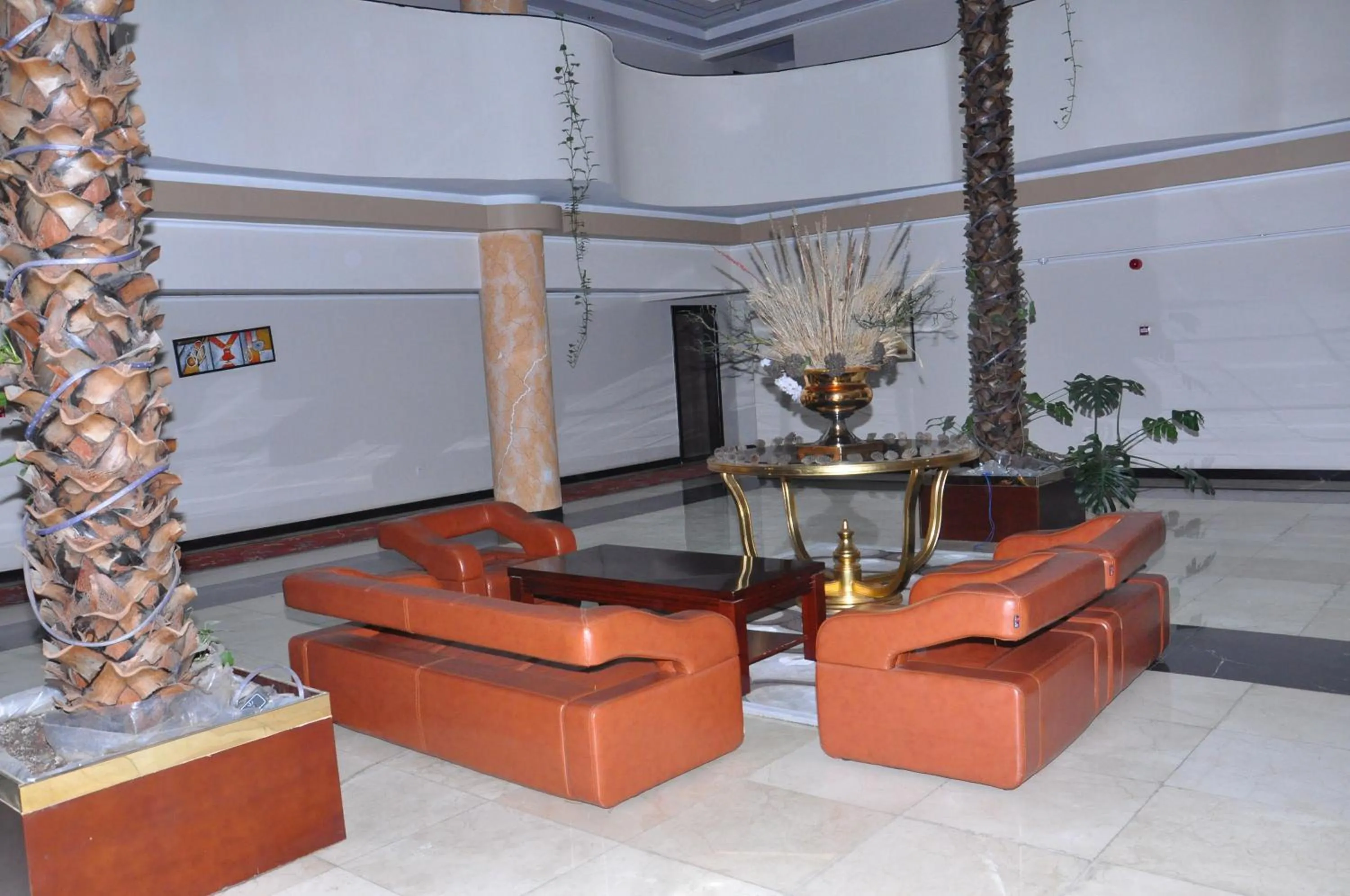 Seating area in Elilly International Hotel