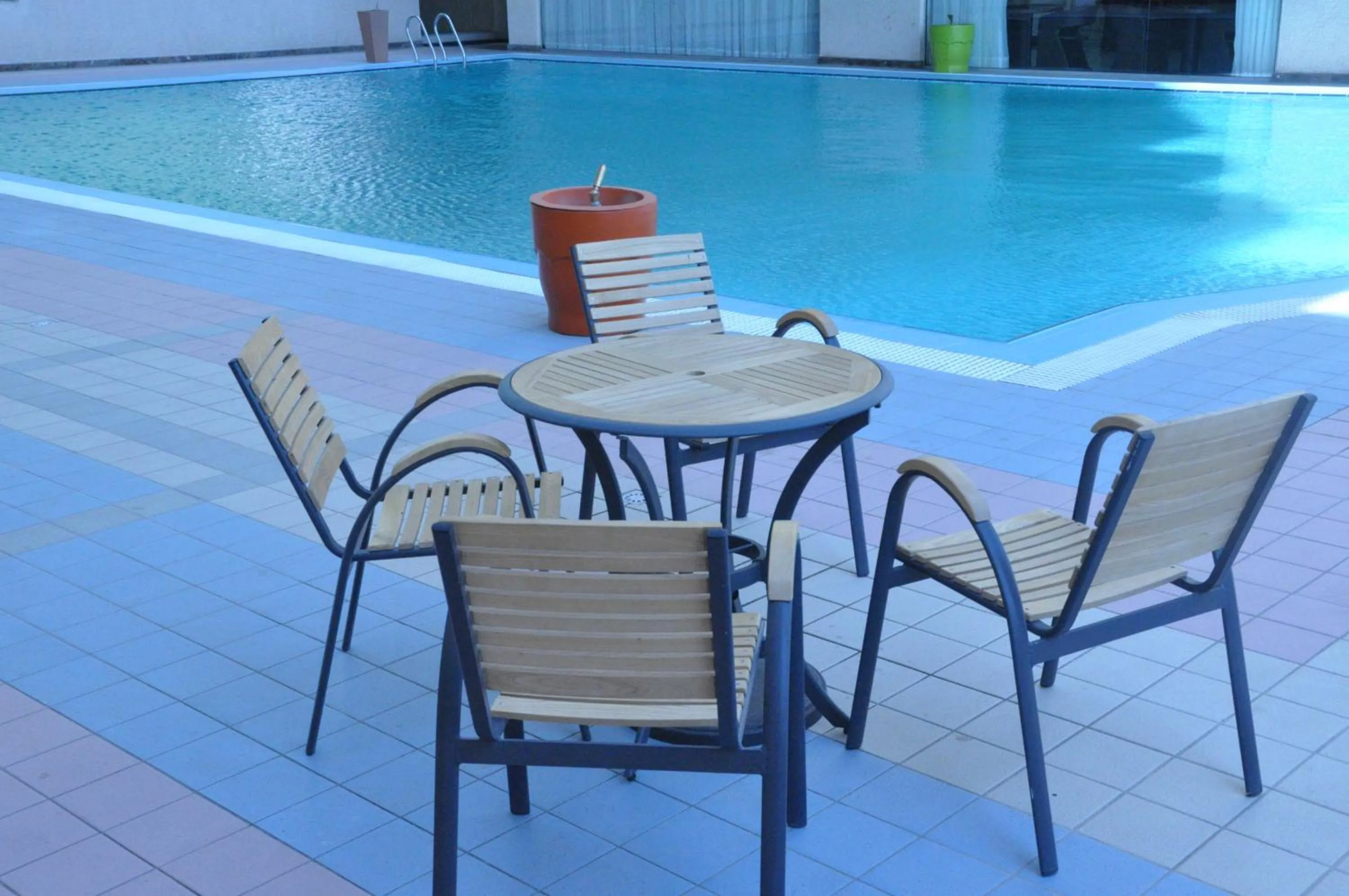 Swimming pool in Elilly International Hotel