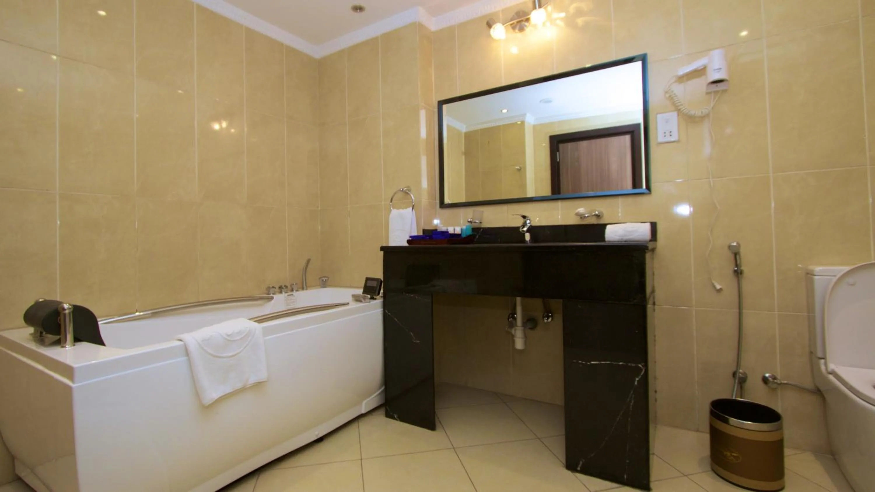 Bathroom in Elilly International Hotel