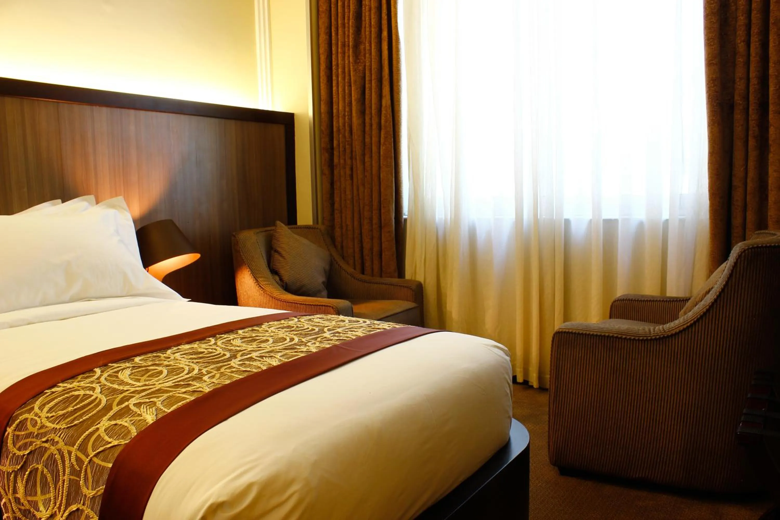 Bedroom, Bed in Elilly International Hotel