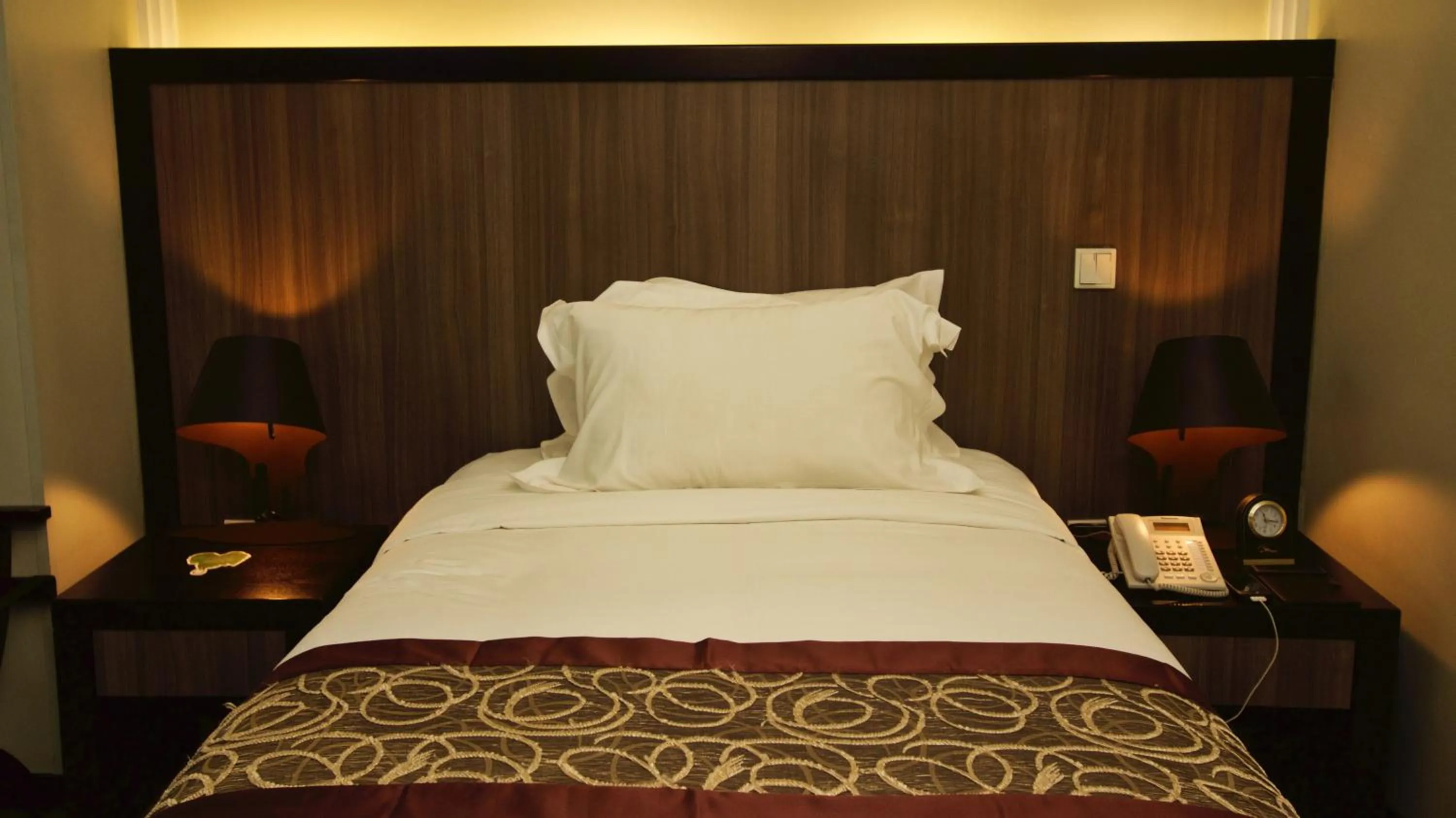 Bed in Elilly International Hotel
