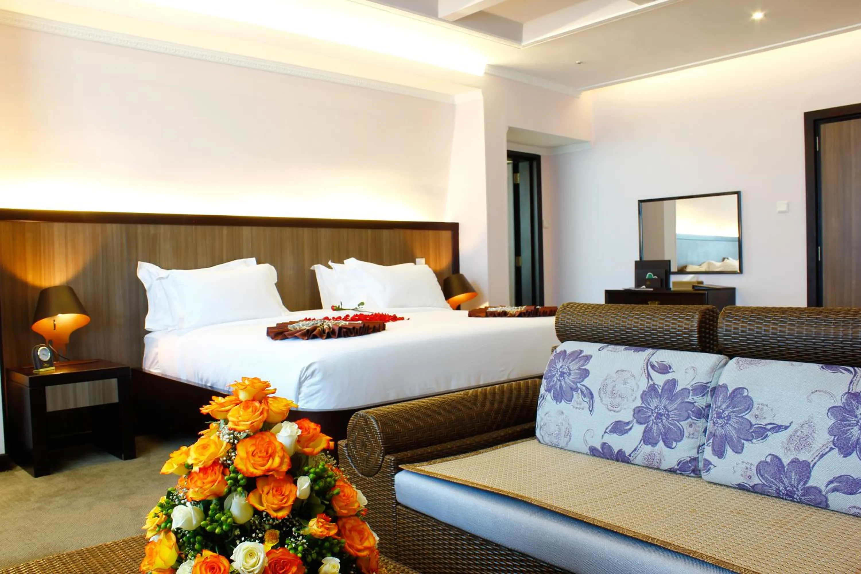 Bedroom, Bed in Elilly International Hotel