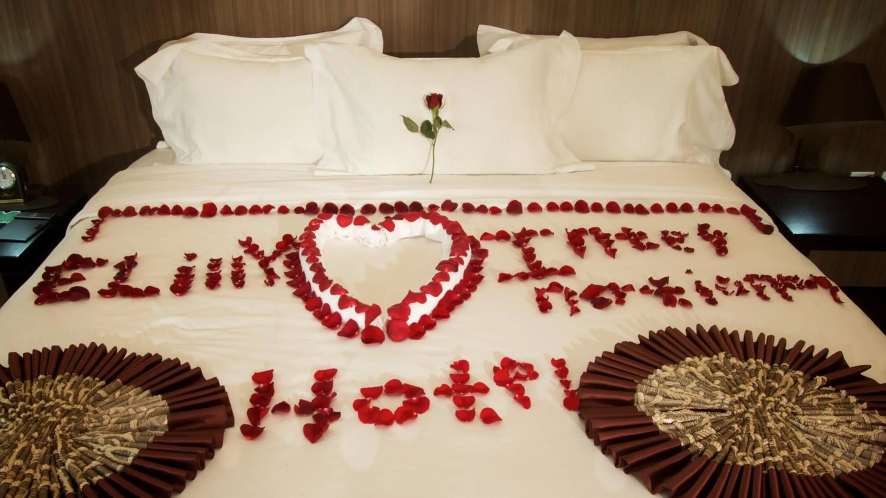 Bed in Elilly International Hotel