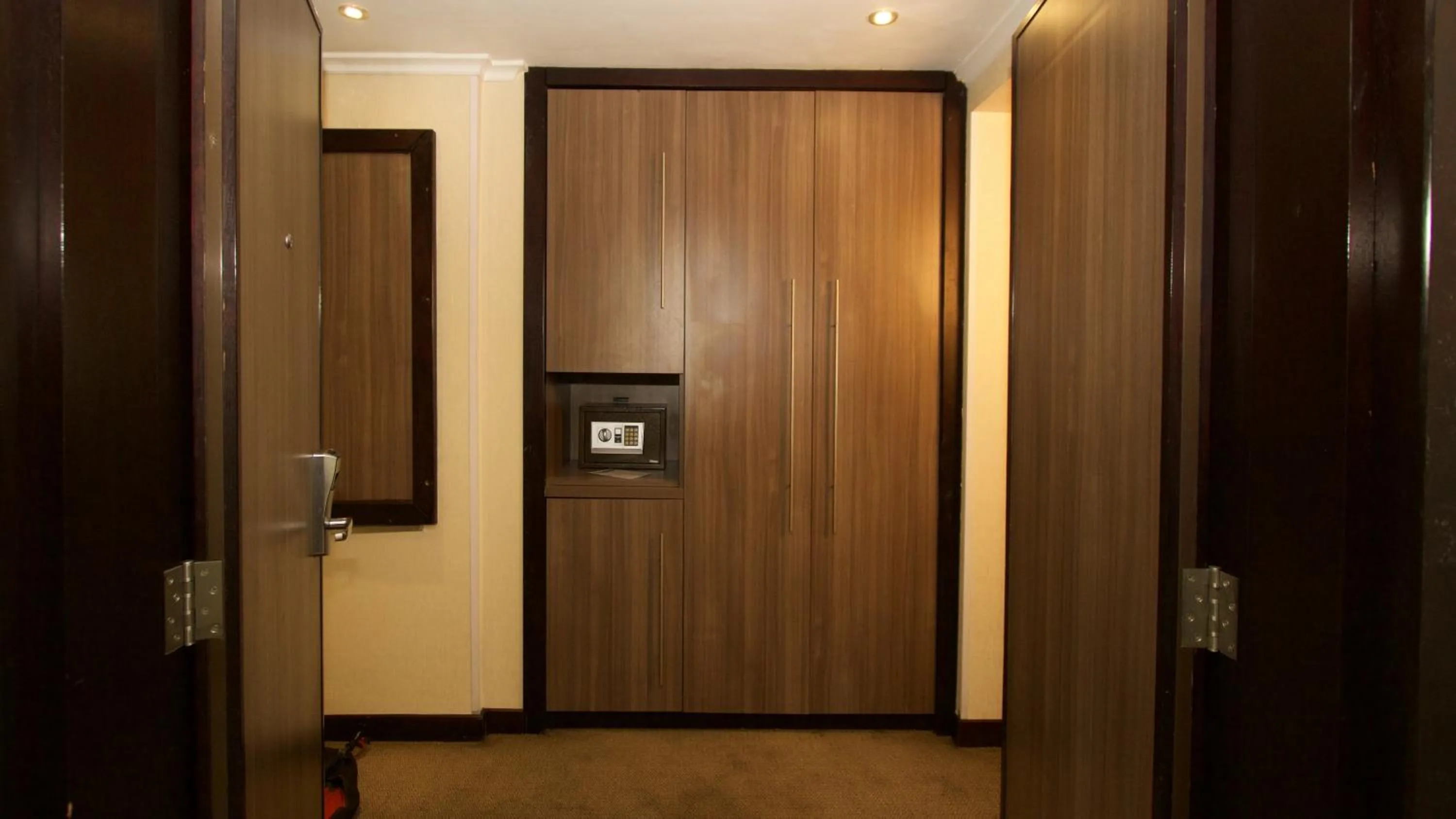 safe in Elilly International Hotel