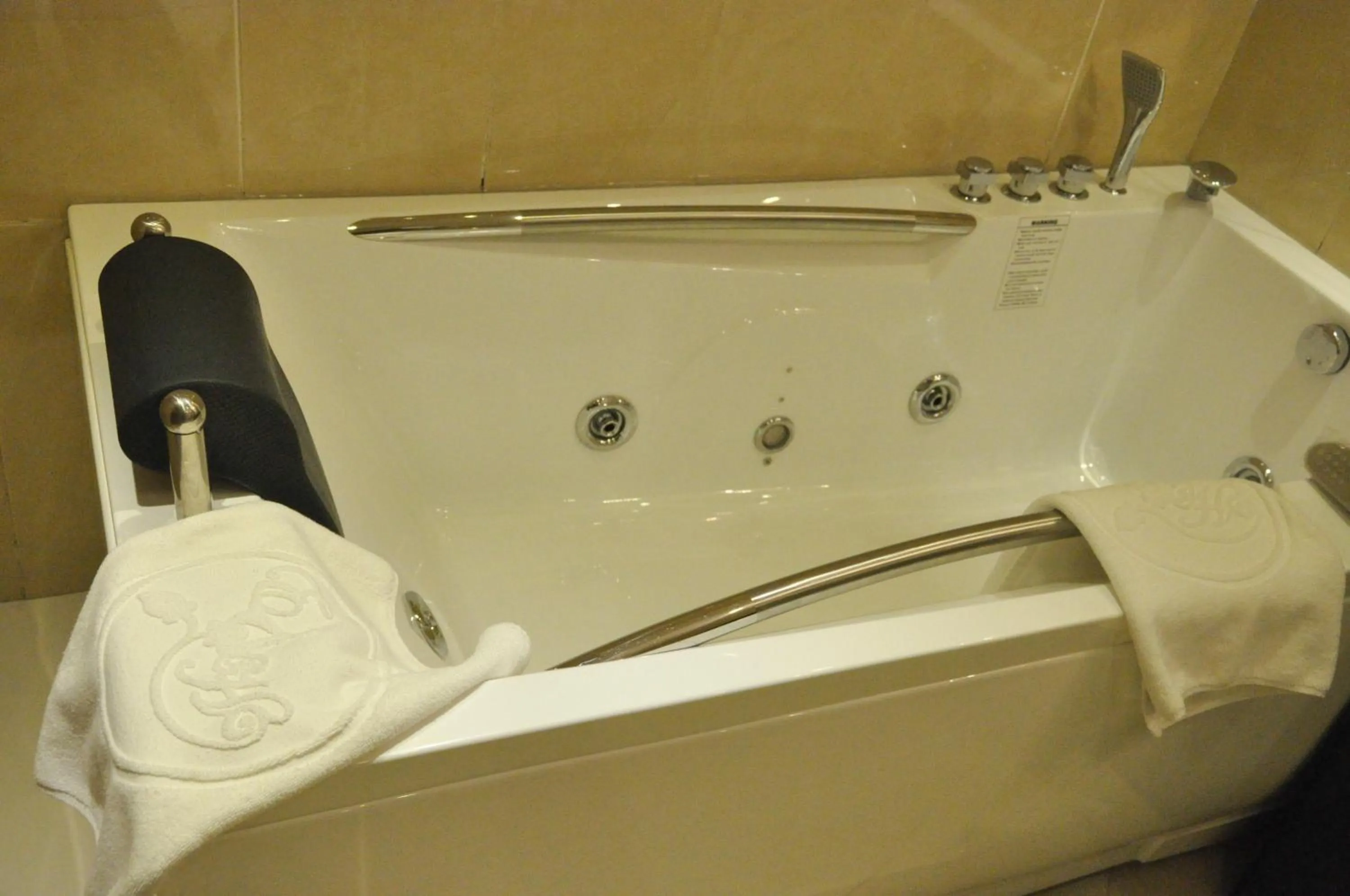 Sauna in Elilly International Hotel