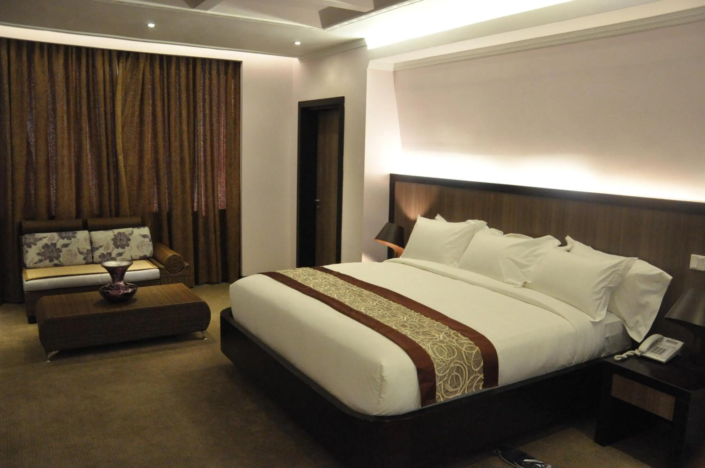Bed in Elilly International Hotel