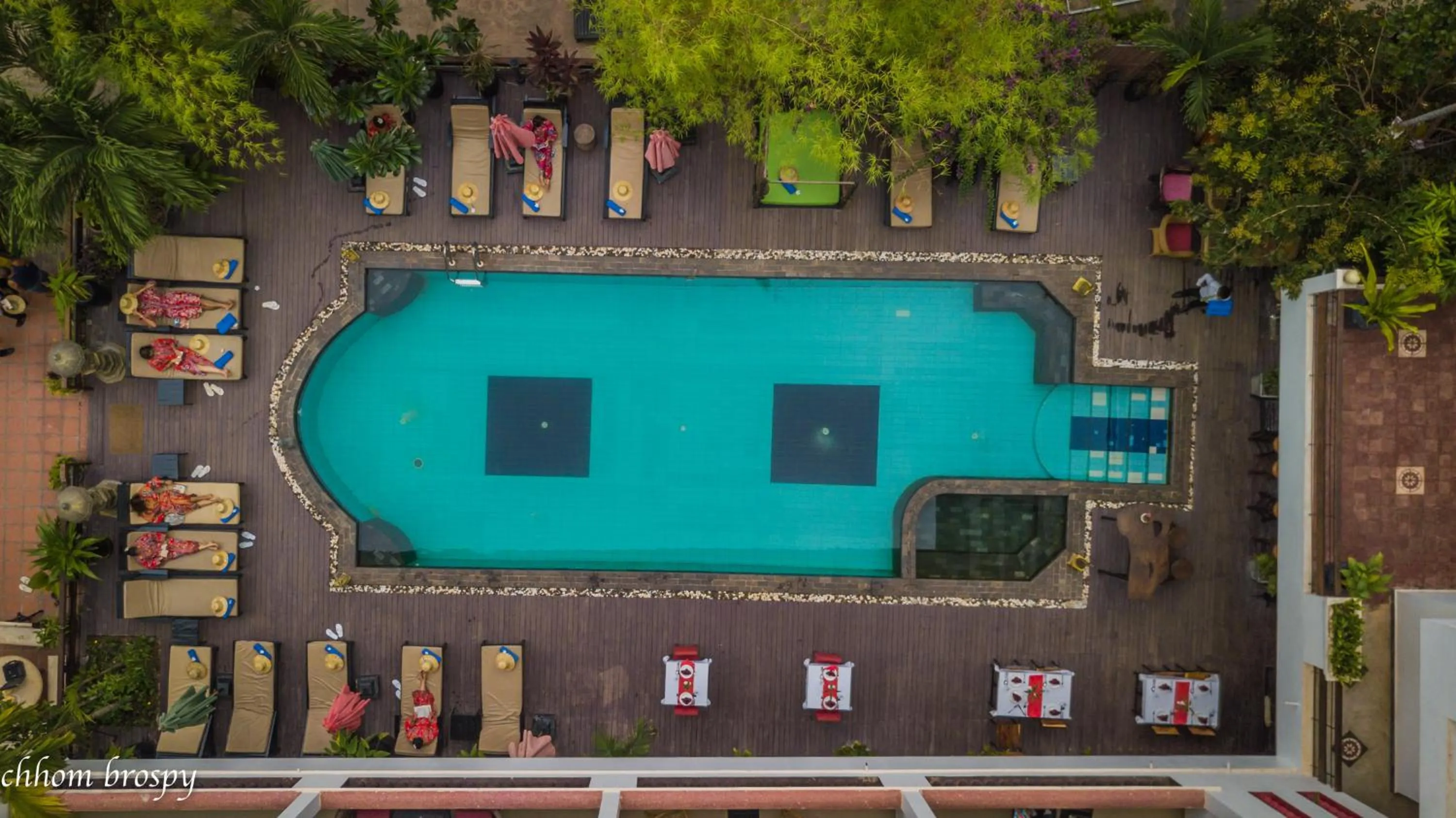 Swimming pool in Mekong Angkor Deluxe Hotel