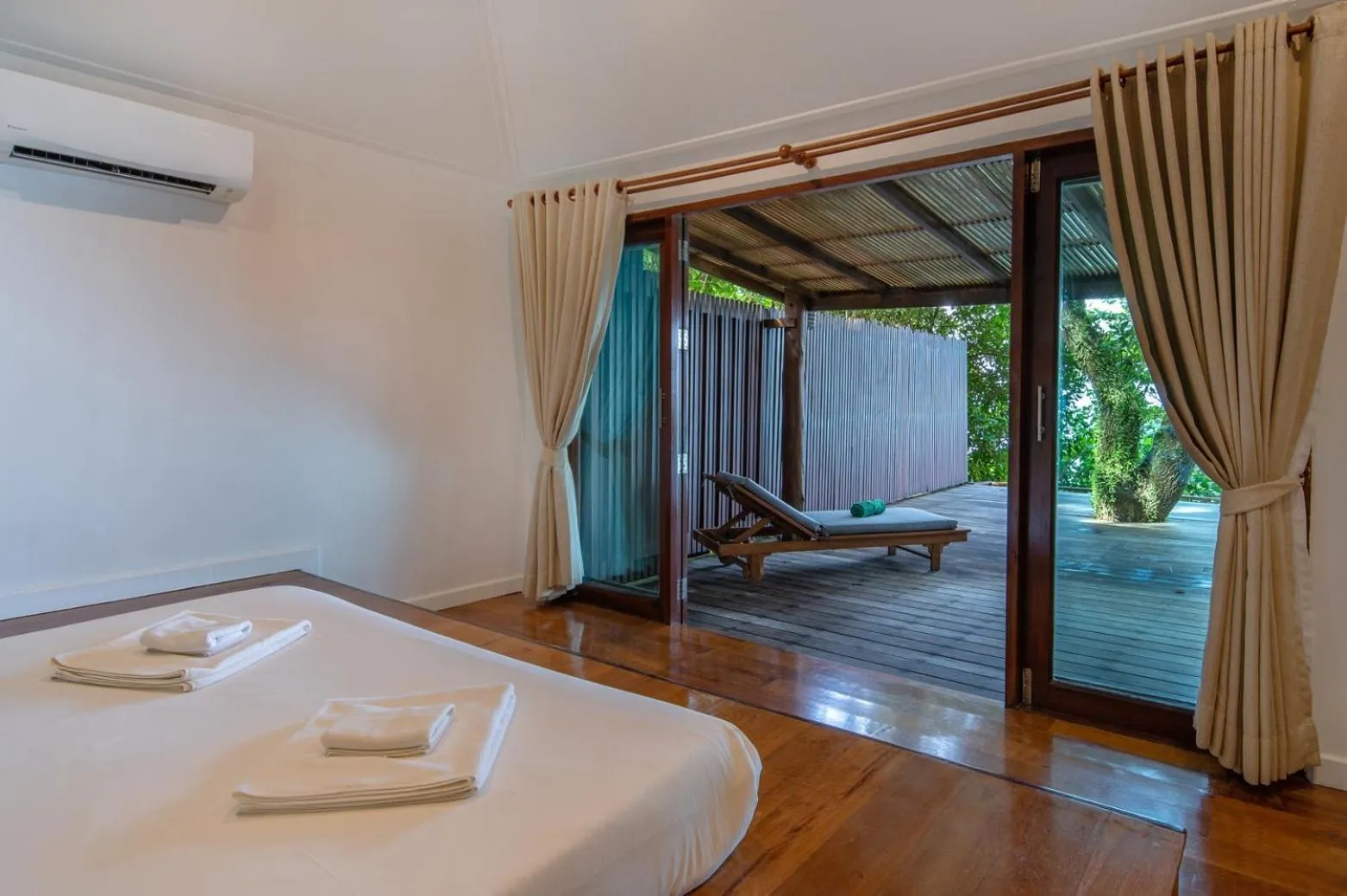 Bed in Captain Hook Resort @Koh Kood