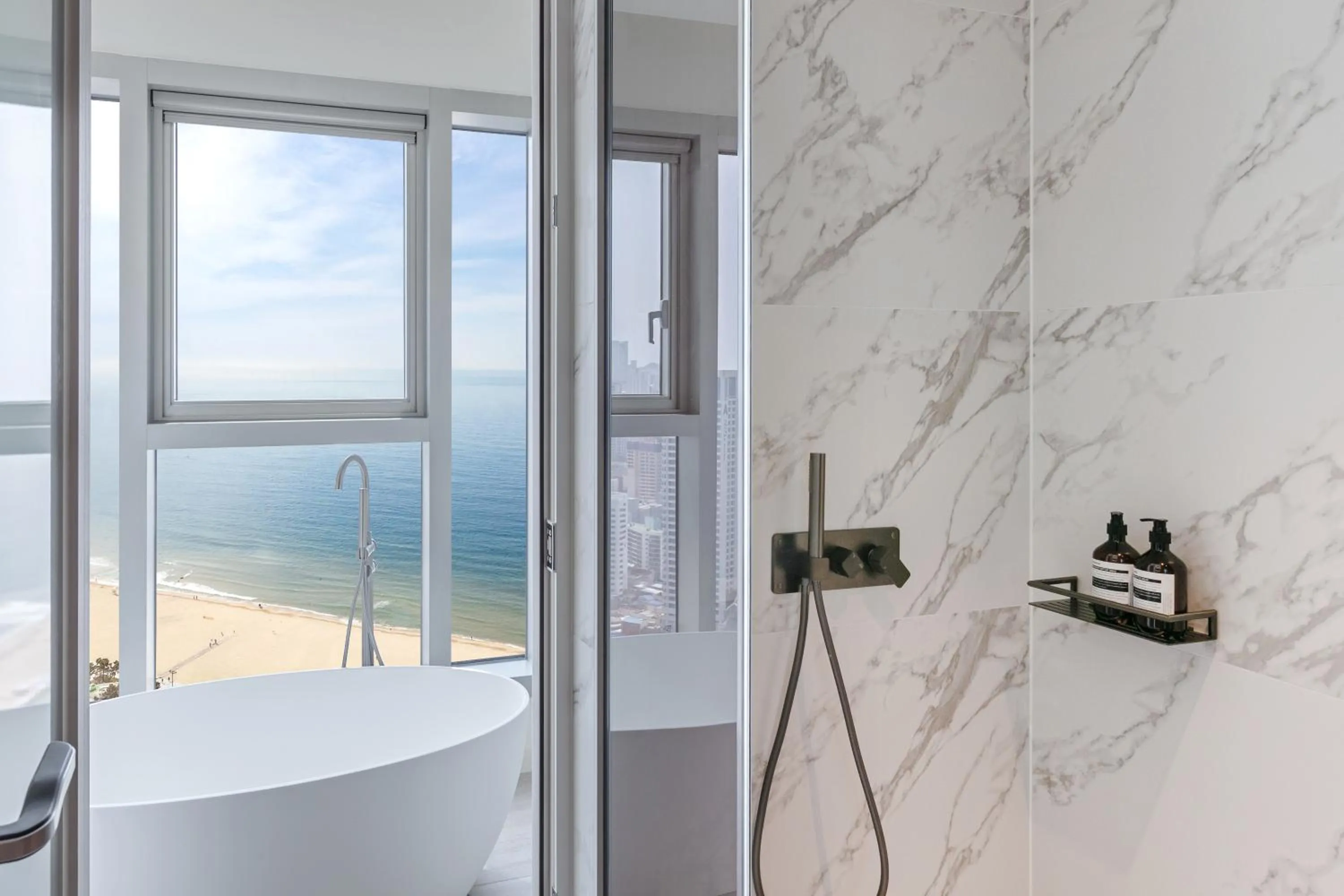 Hot Tub in NewCZ Haeundae Residence