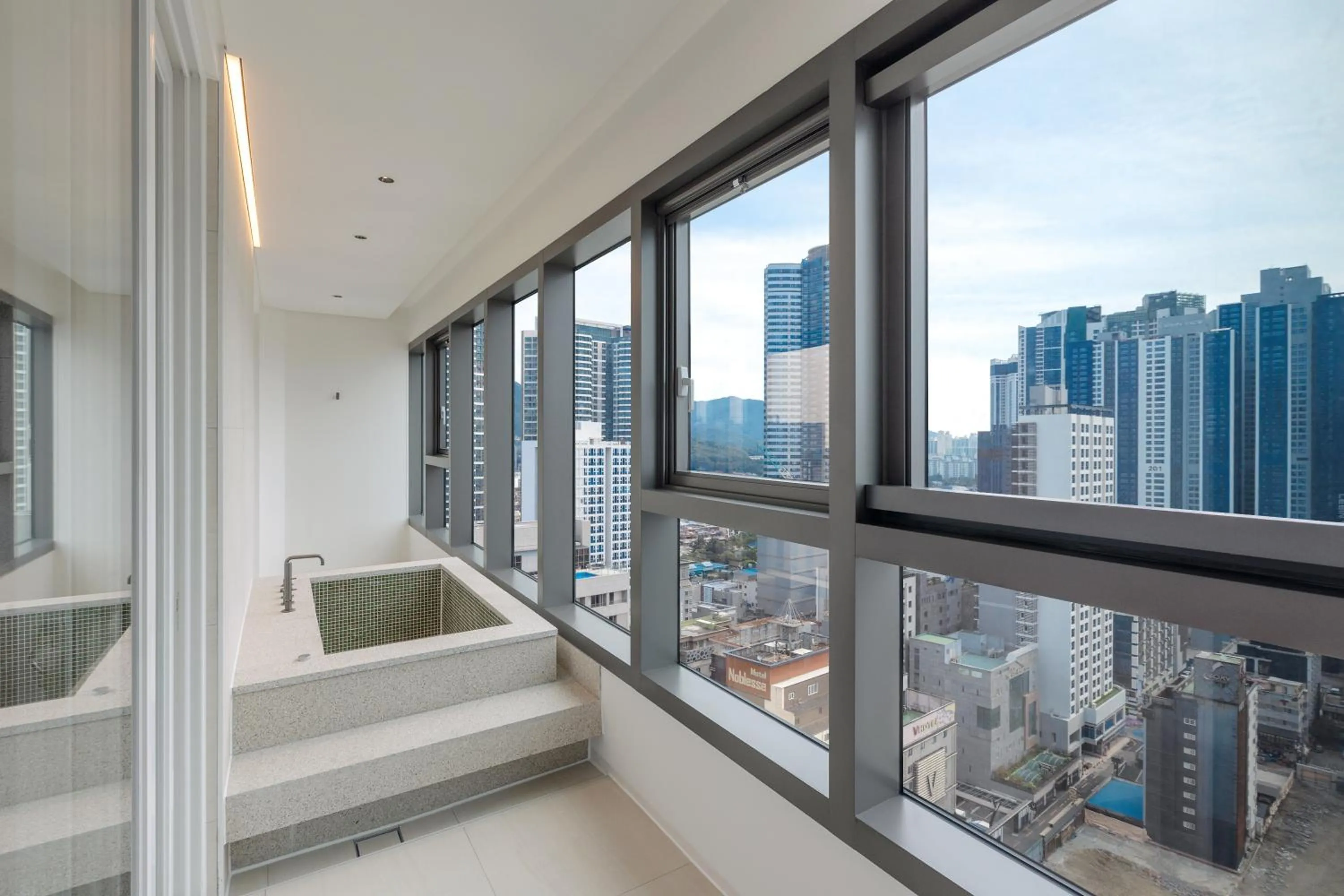 Hot Tub in NewCZ Haeundae Residence