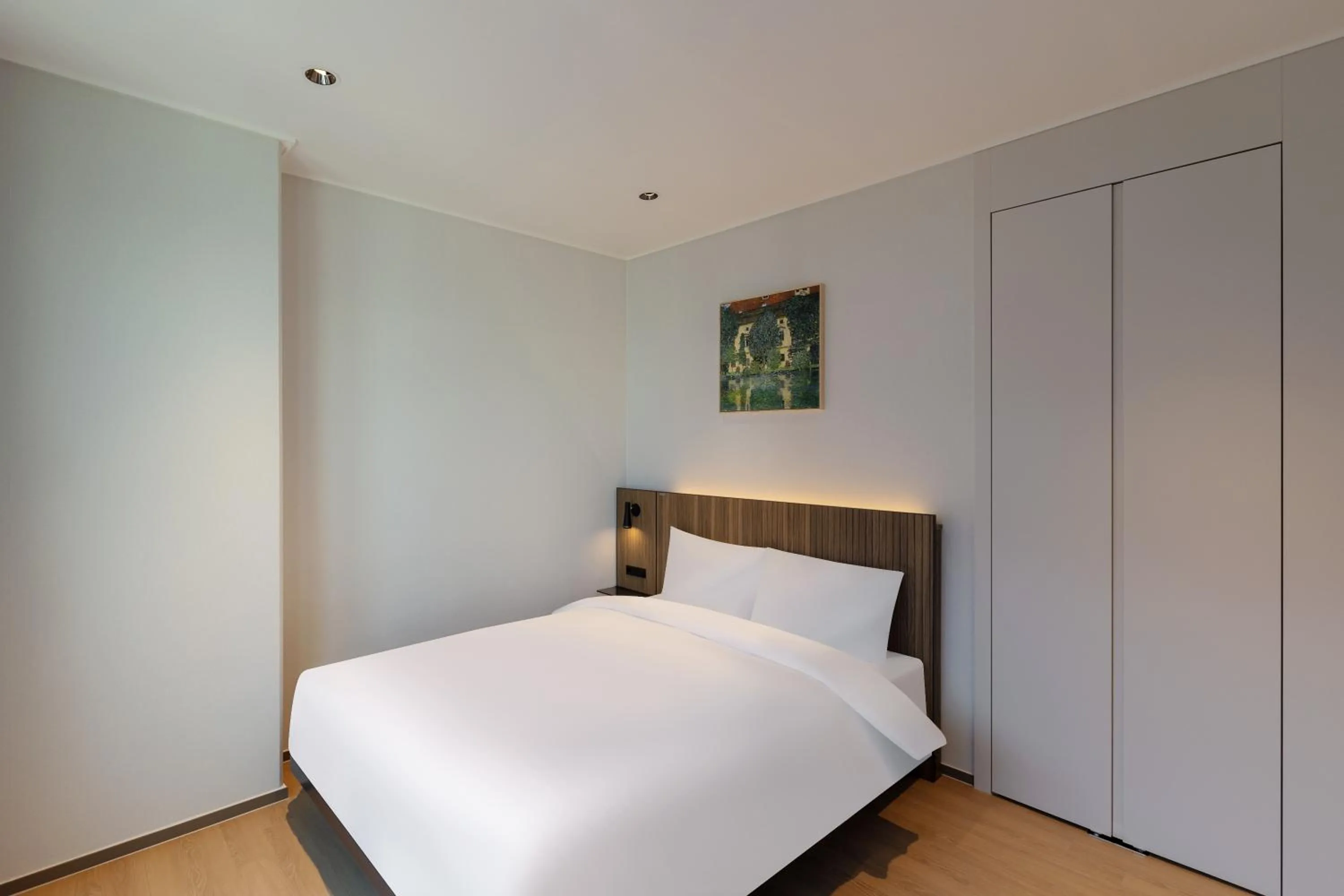 Bedroom, Bed in NewCZ Haeundae Residence