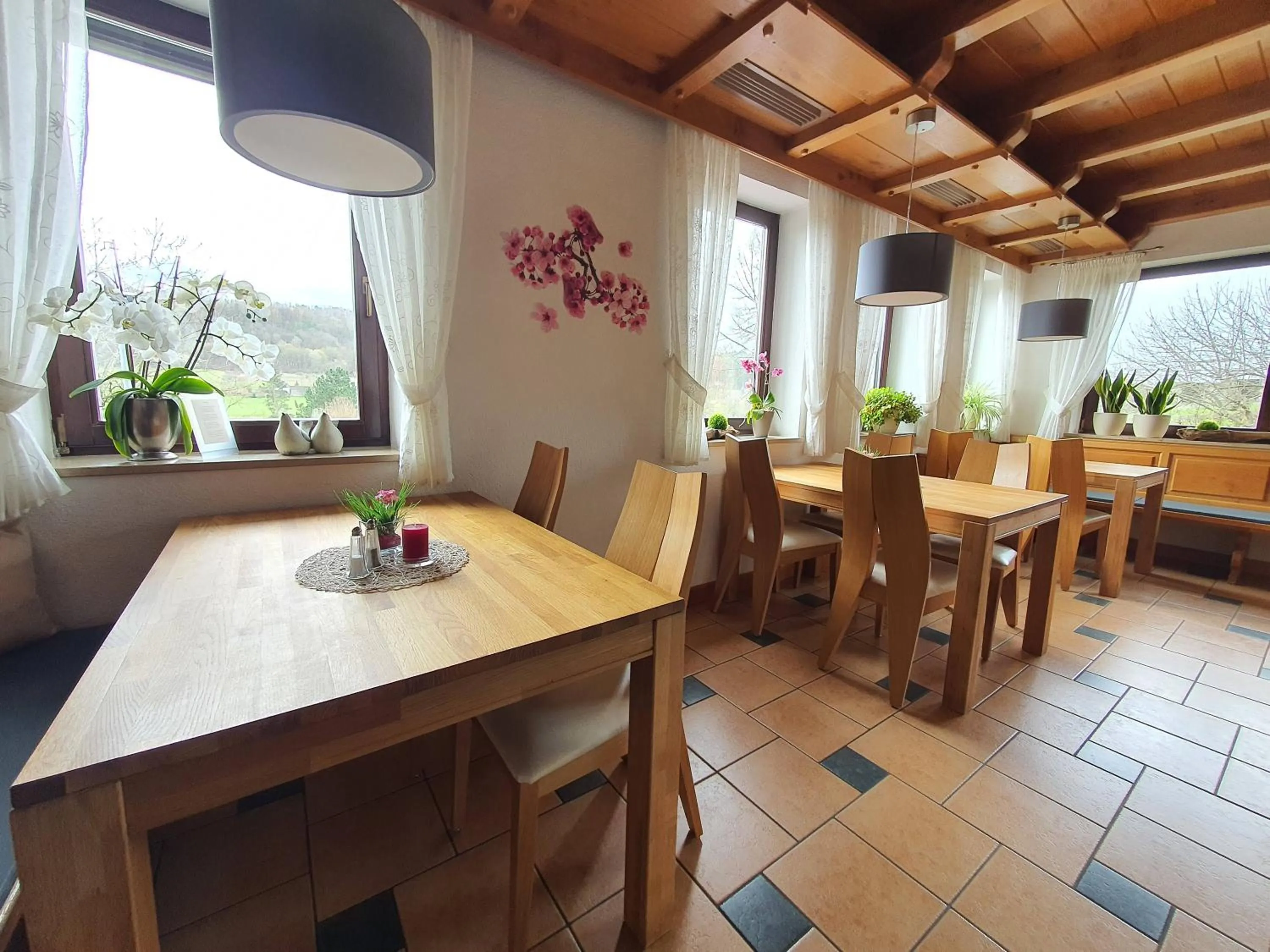 Restaurant/places to eat in Landhaus Oberaurach