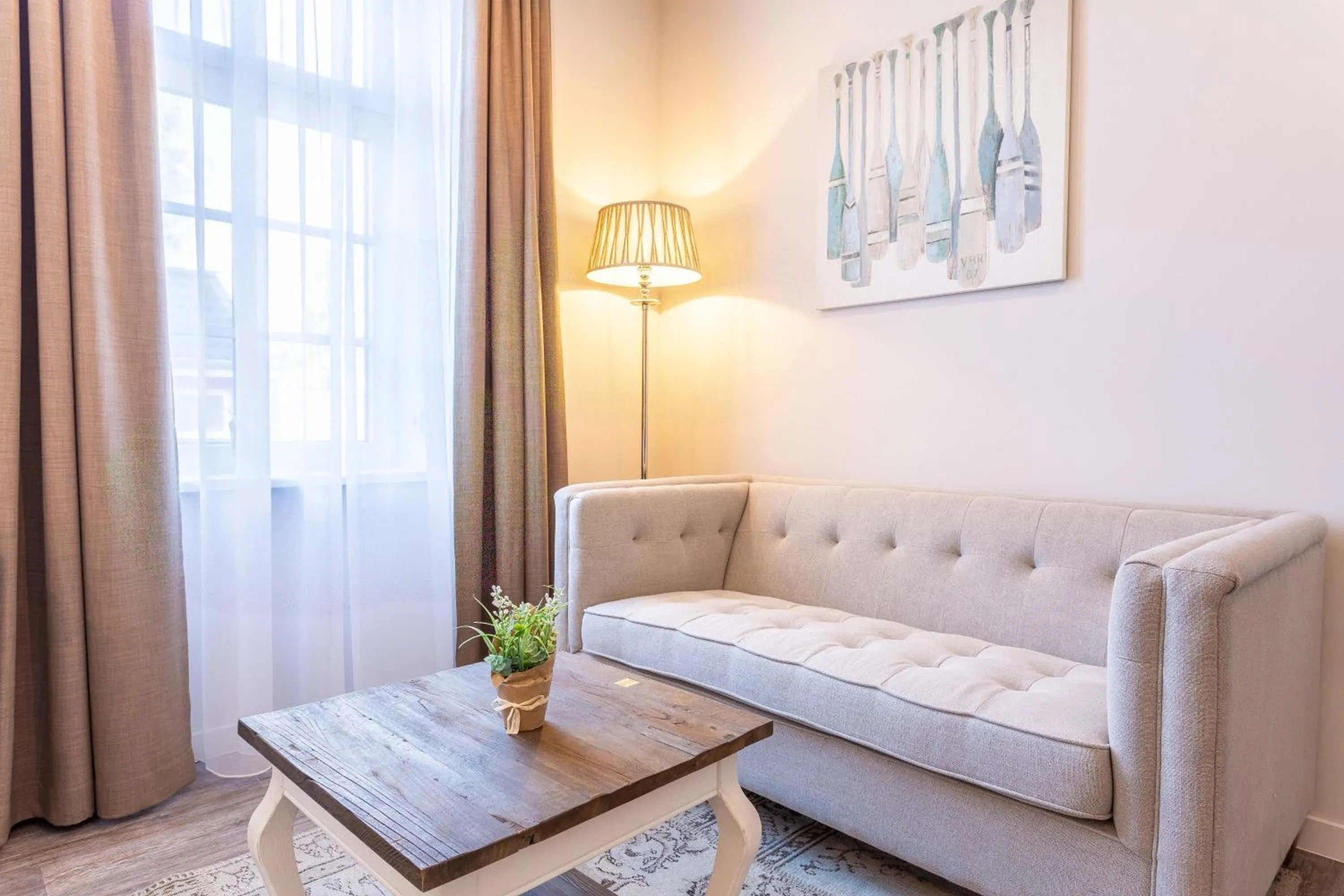 Seating area, Bed in Hotel Achterum Greetsiel