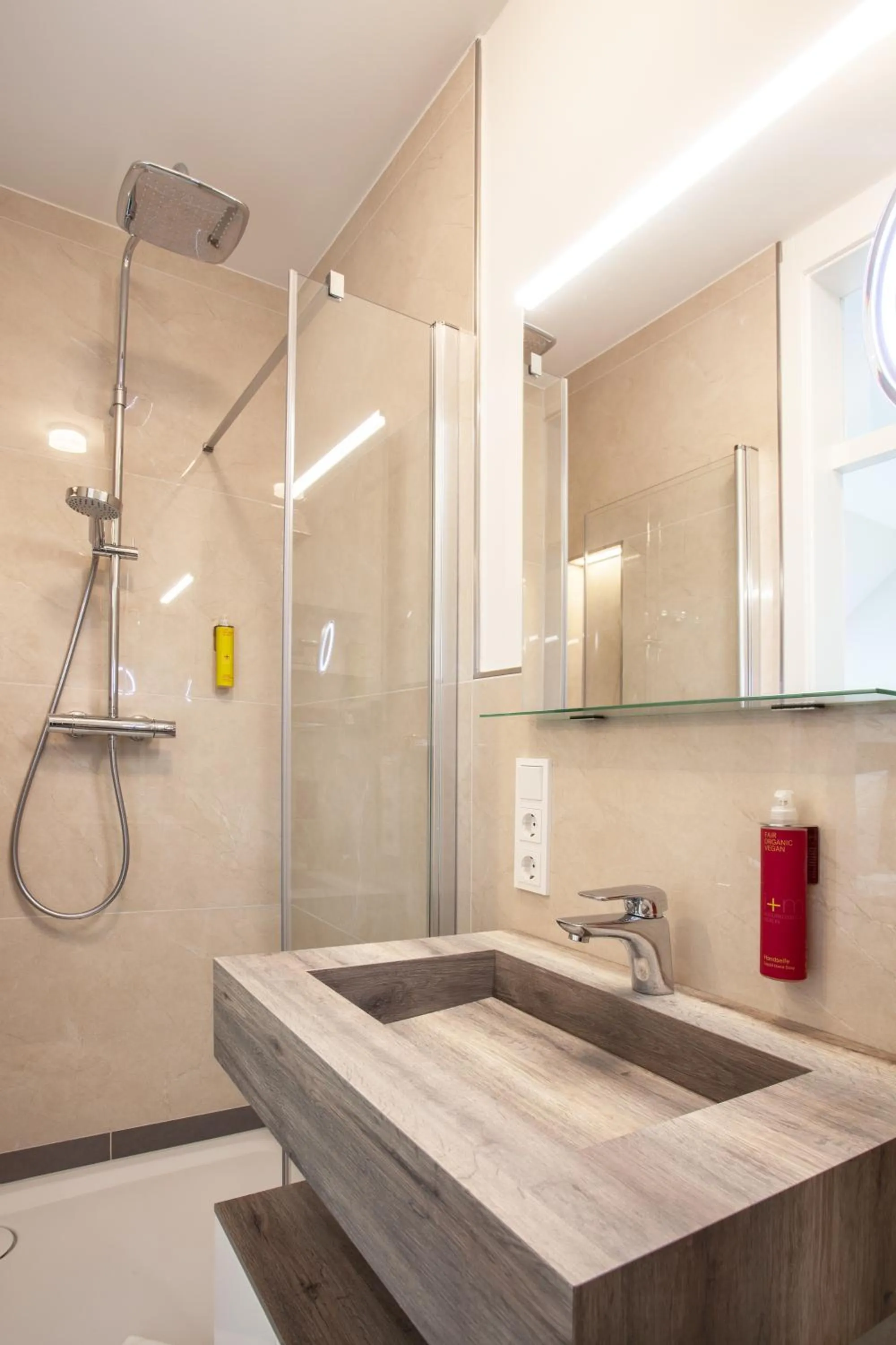 Shower in Hotel Achterum Greetsiel