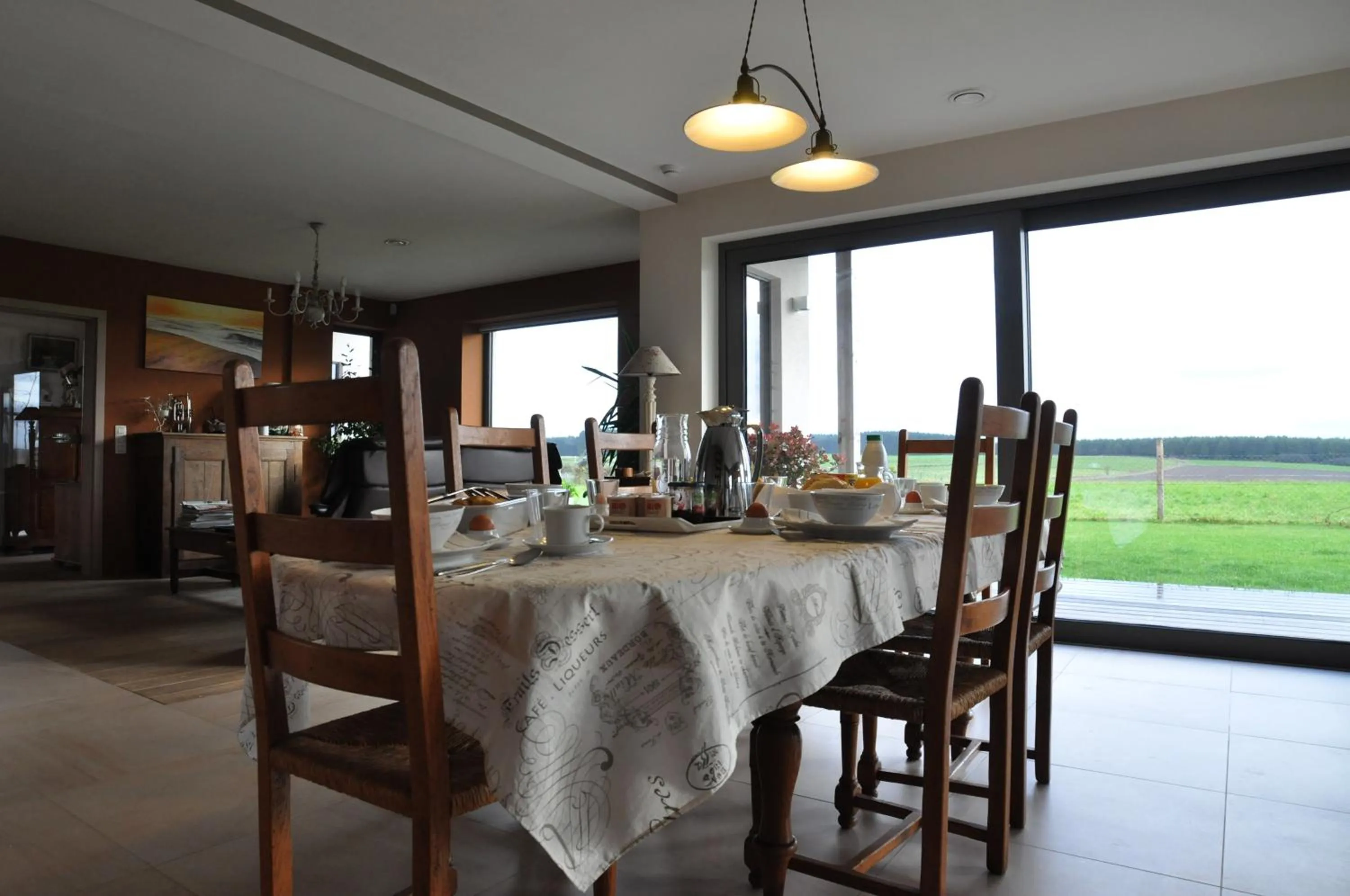 Dining area in B&B La Chabetaine