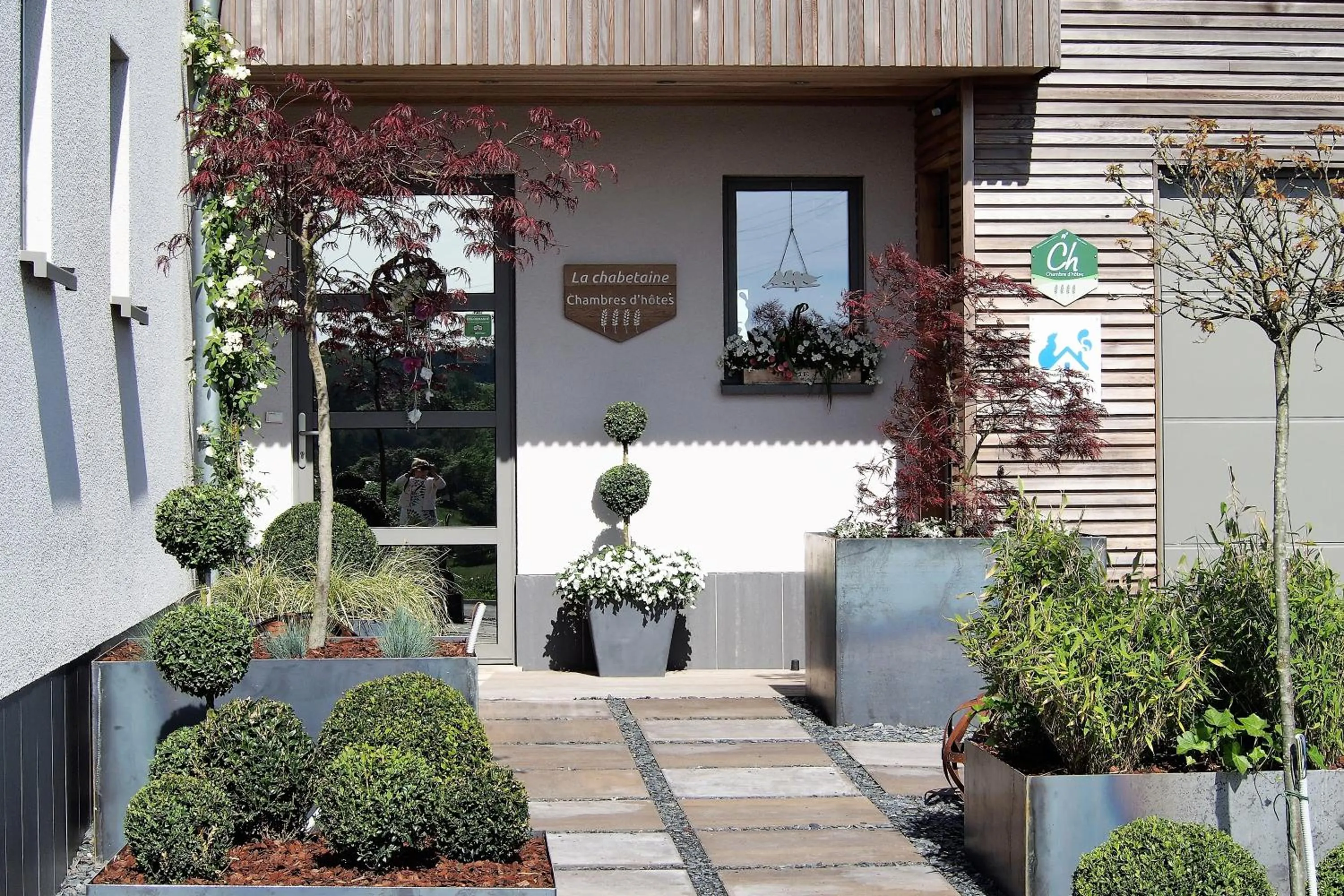 Facade/entrance in B&B La Chabetaine