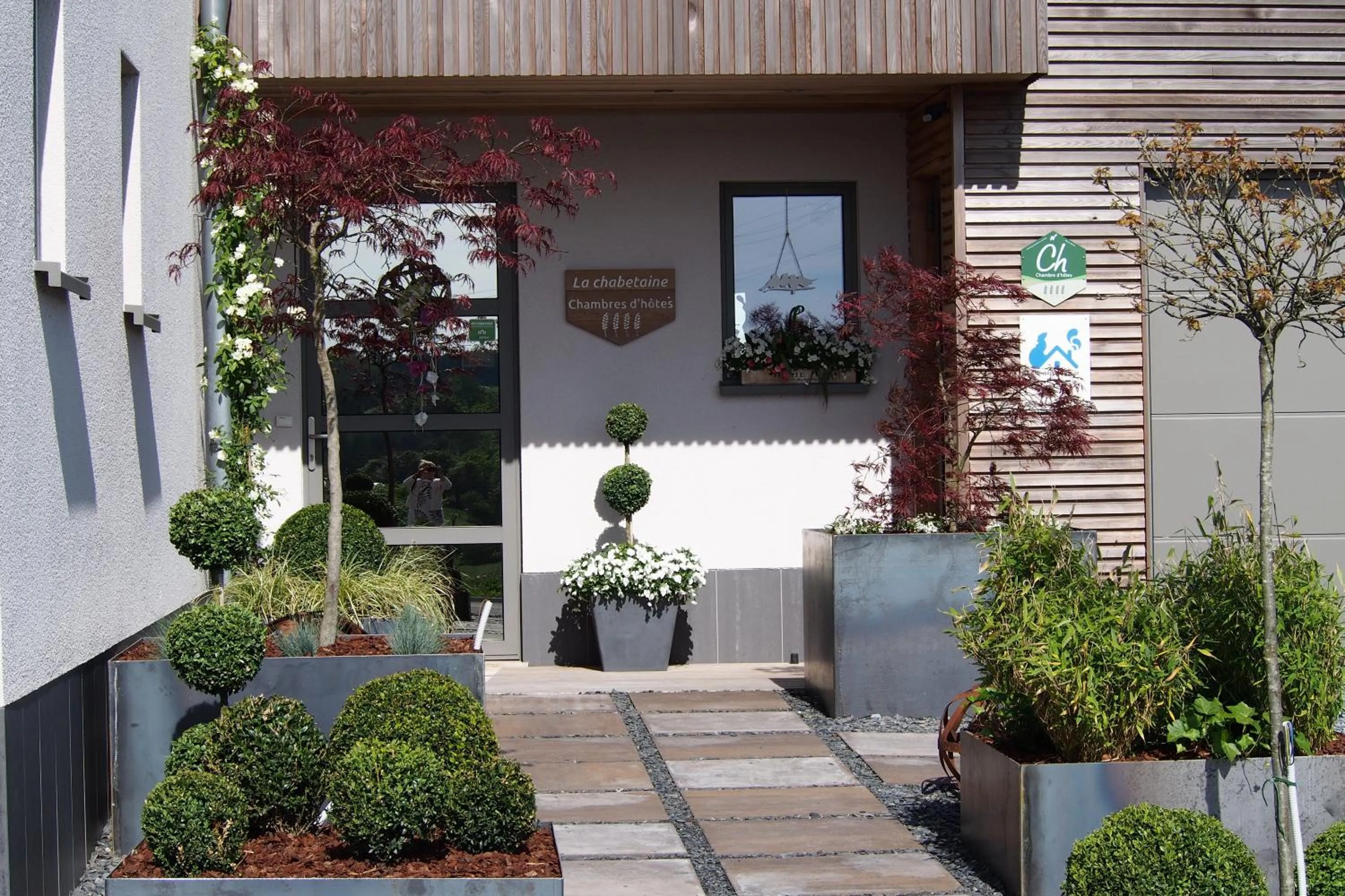 Facade/entrance in B&B La Chabetaine