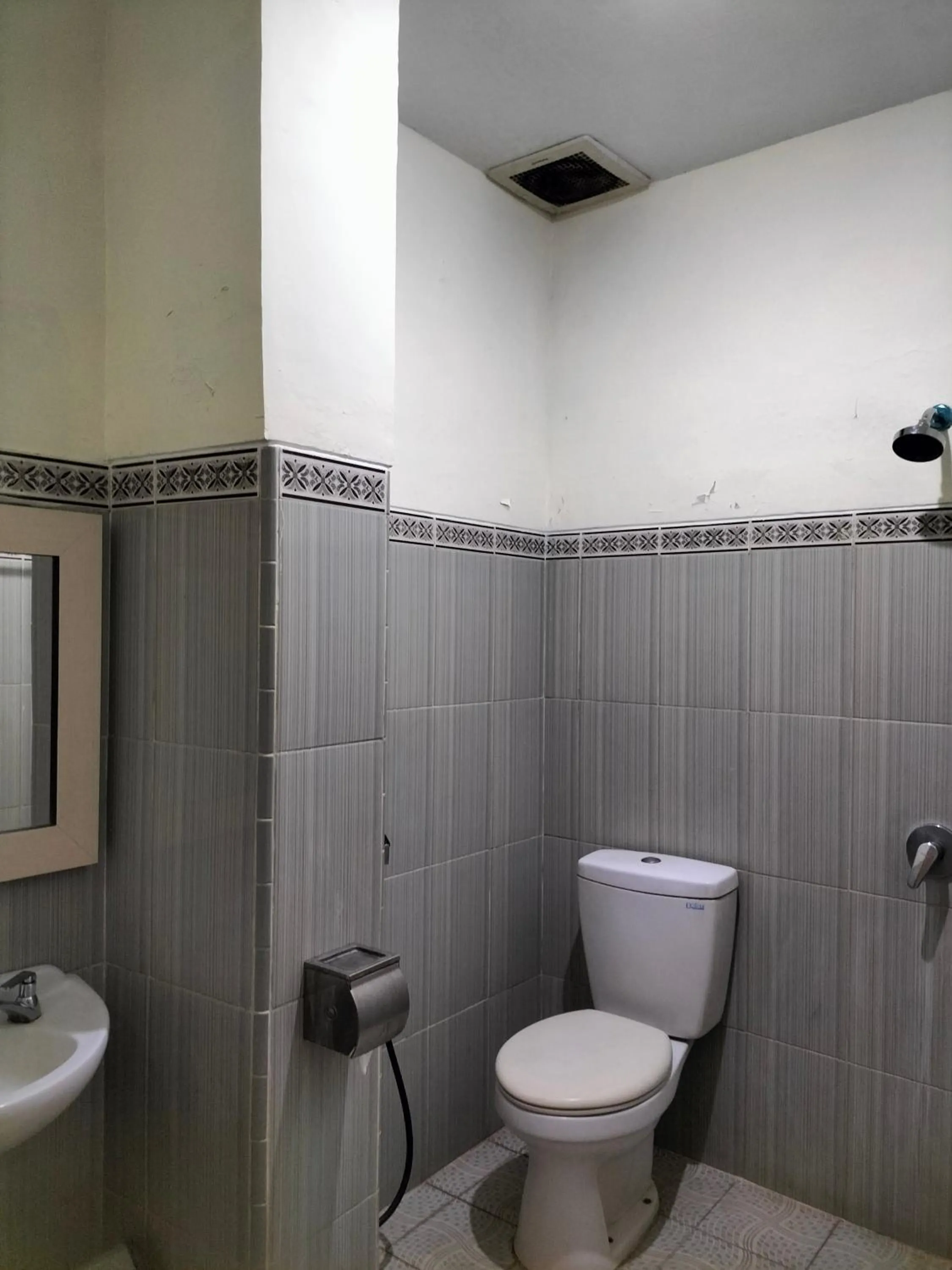 Bathroom in Hotel Kudus Permata