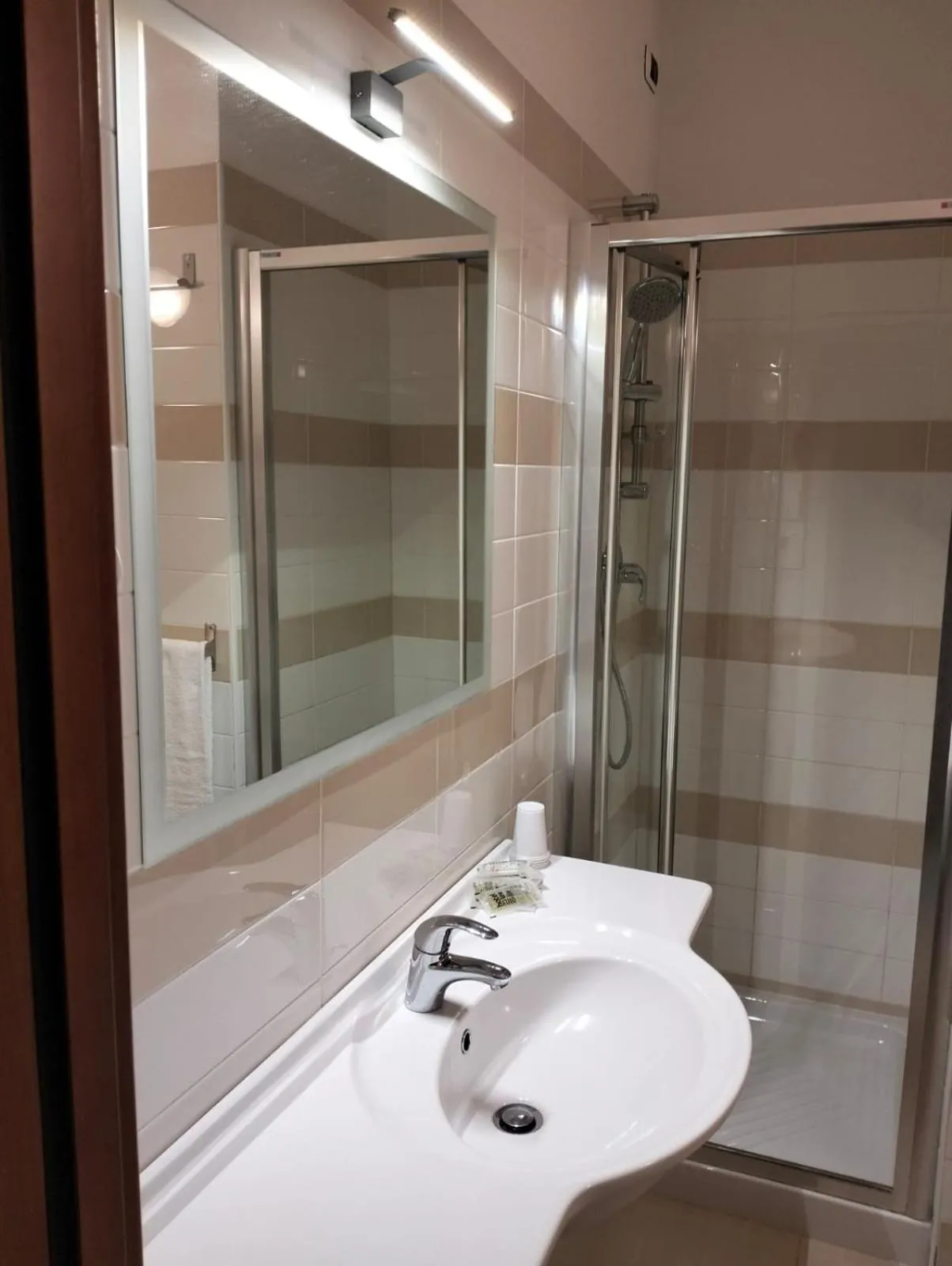 Shower in Hotel Riviera