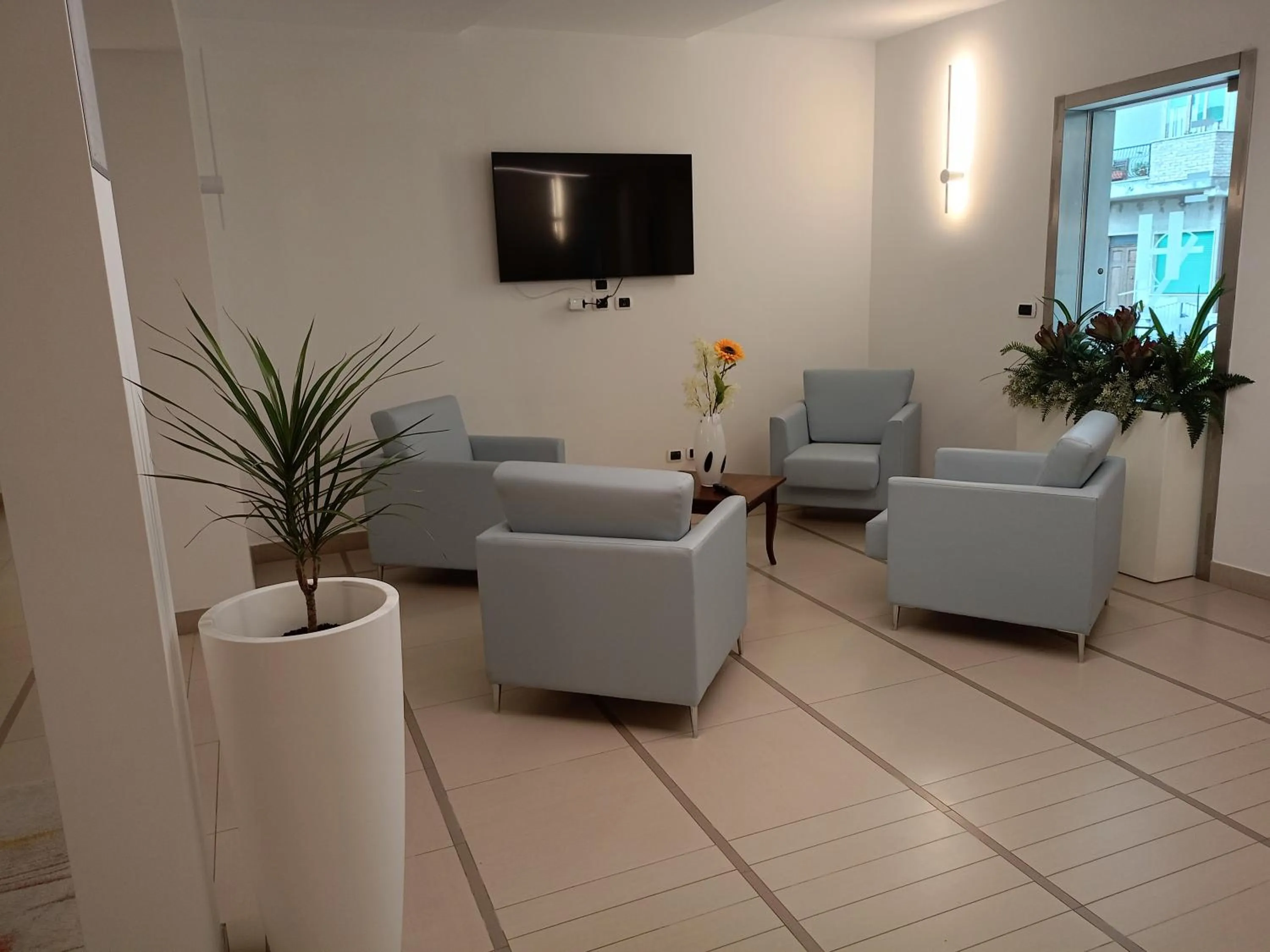 Communal lounge/ TV room in Hotel Riviera
