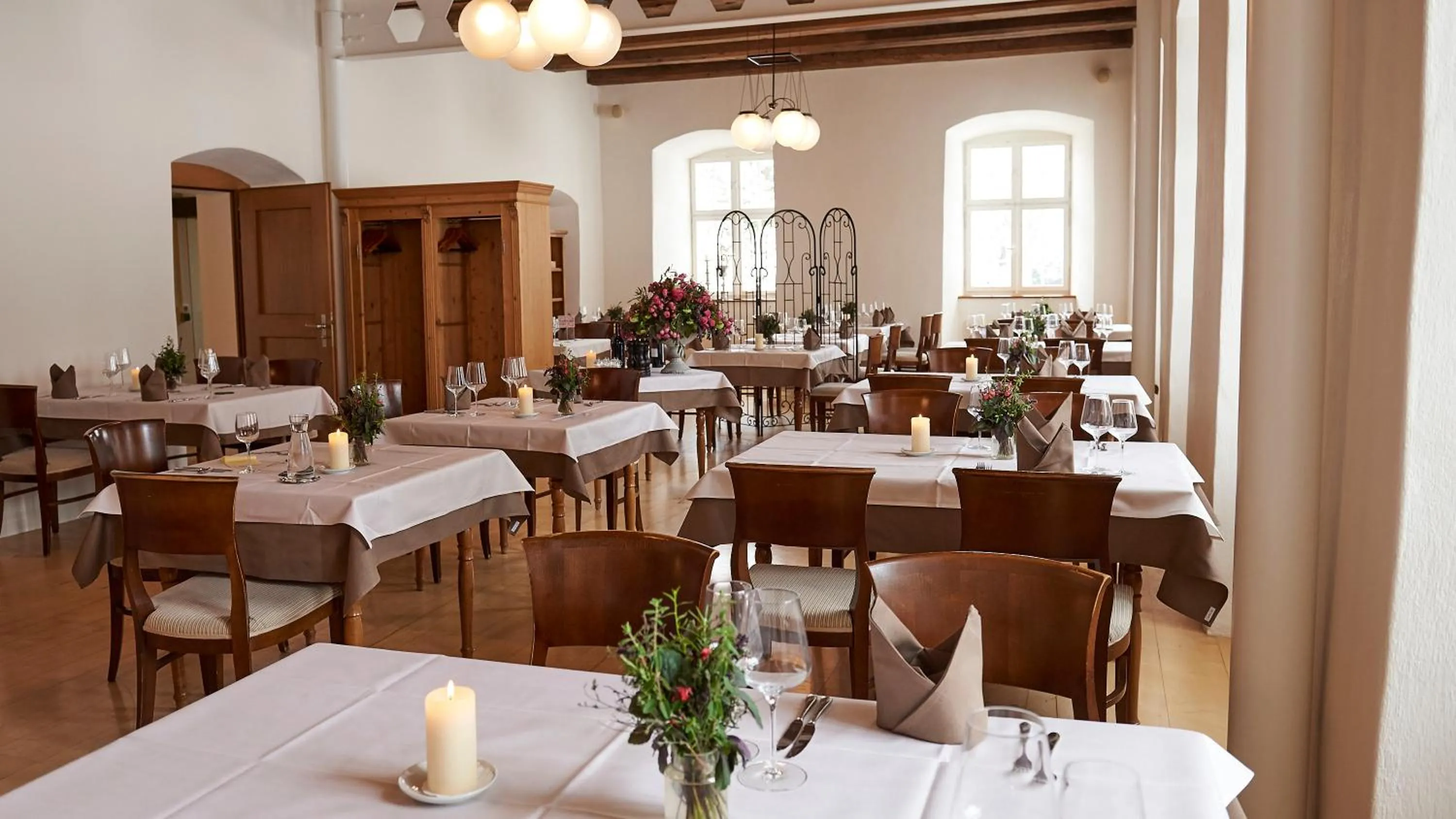 Restaurant/places to eat in Klosterhotel Kreuz
