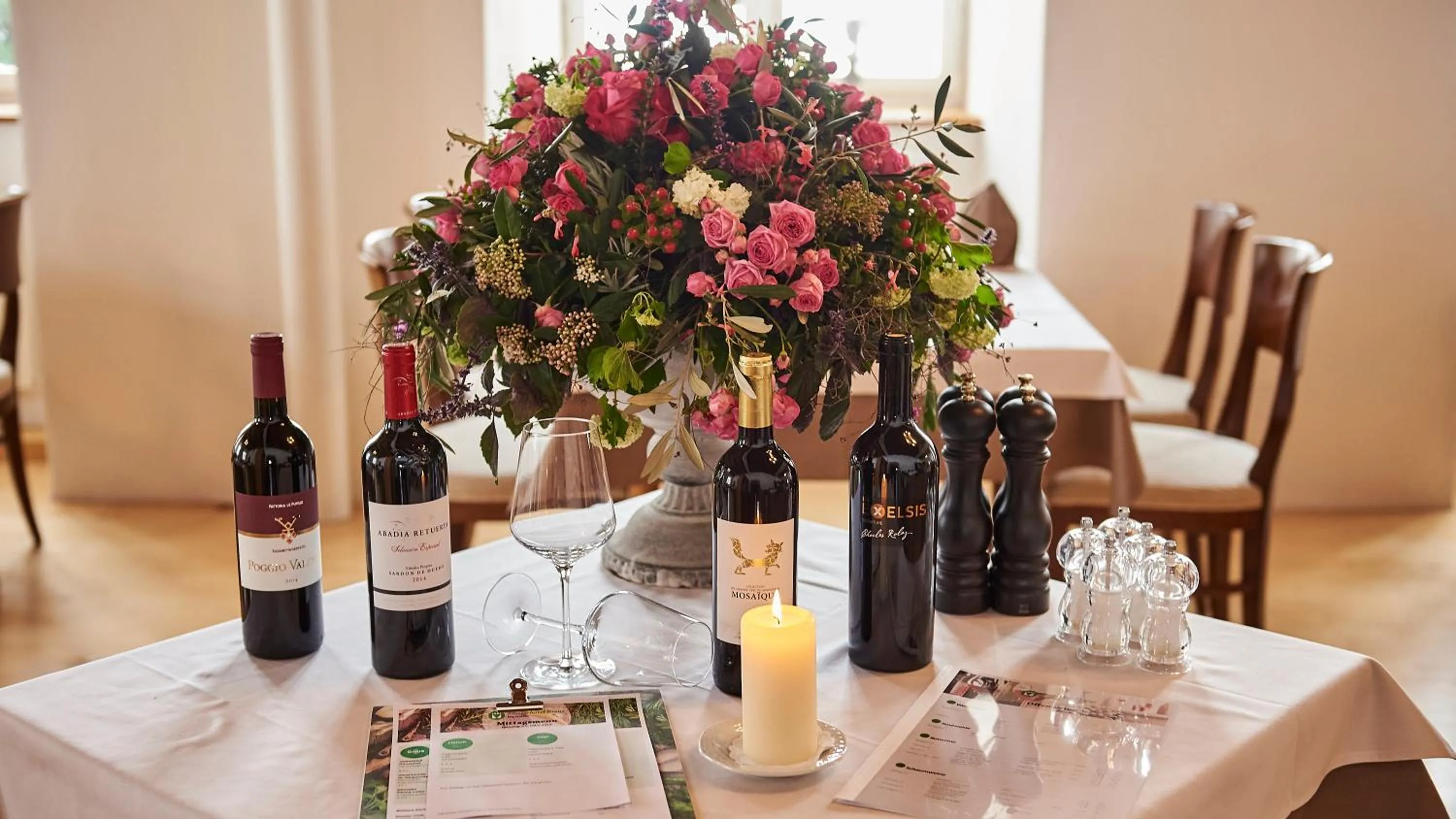 Restaurant/places to eat in Klosterhotel Kreuz