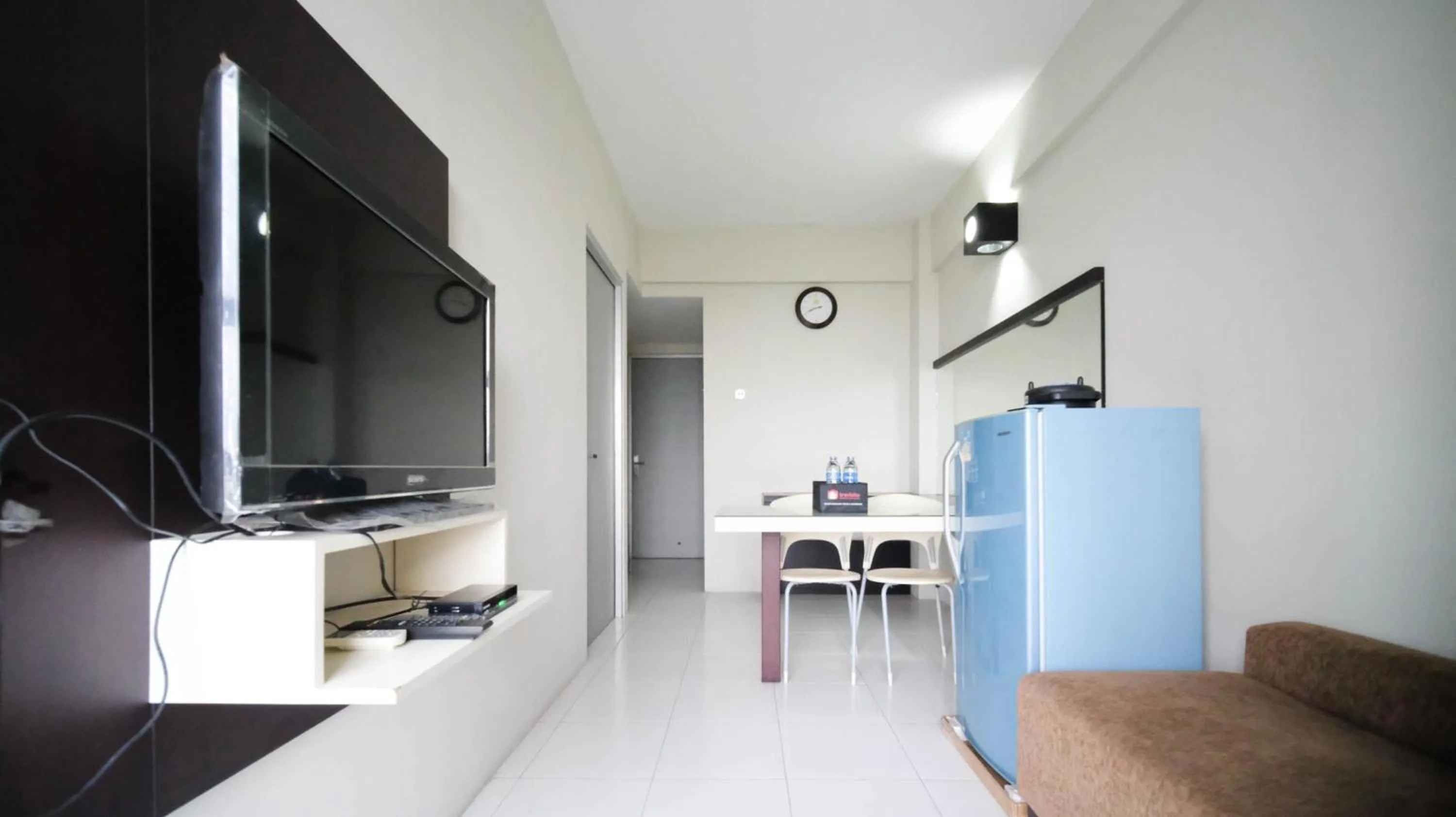 Living room in Homey and Comfy 2BR at Dian Regency Apartment By Travelio