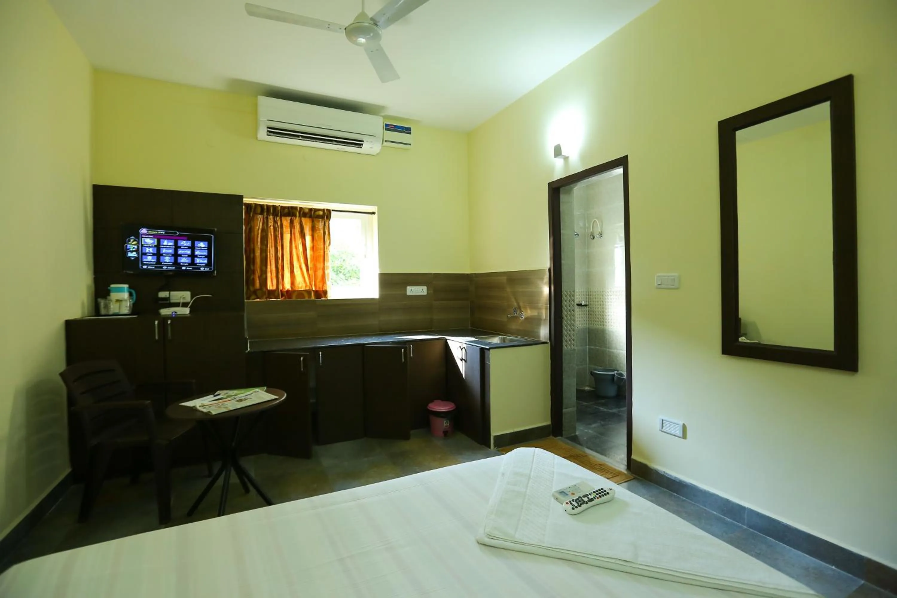 Bedroom, Bed in Season 4 Residences -Thiruvanmiyur Near Tidel park Apollo Proton cancer center and IIT Madras Research Park
