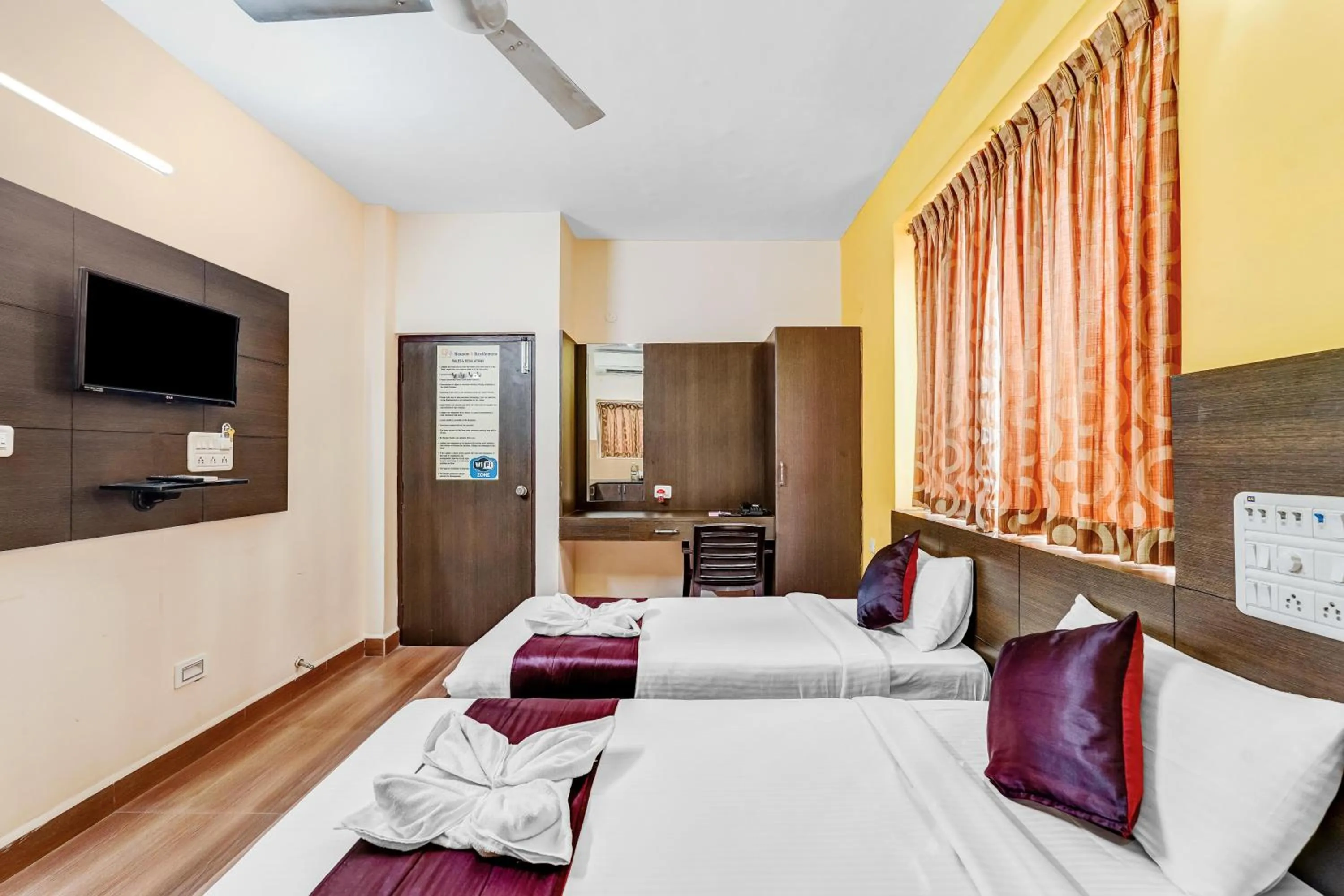 Bed in Season 4 Residences -Thiruvanmiyur Near Tidel park Apollo Proton cancer center and IIT Madras Research Park