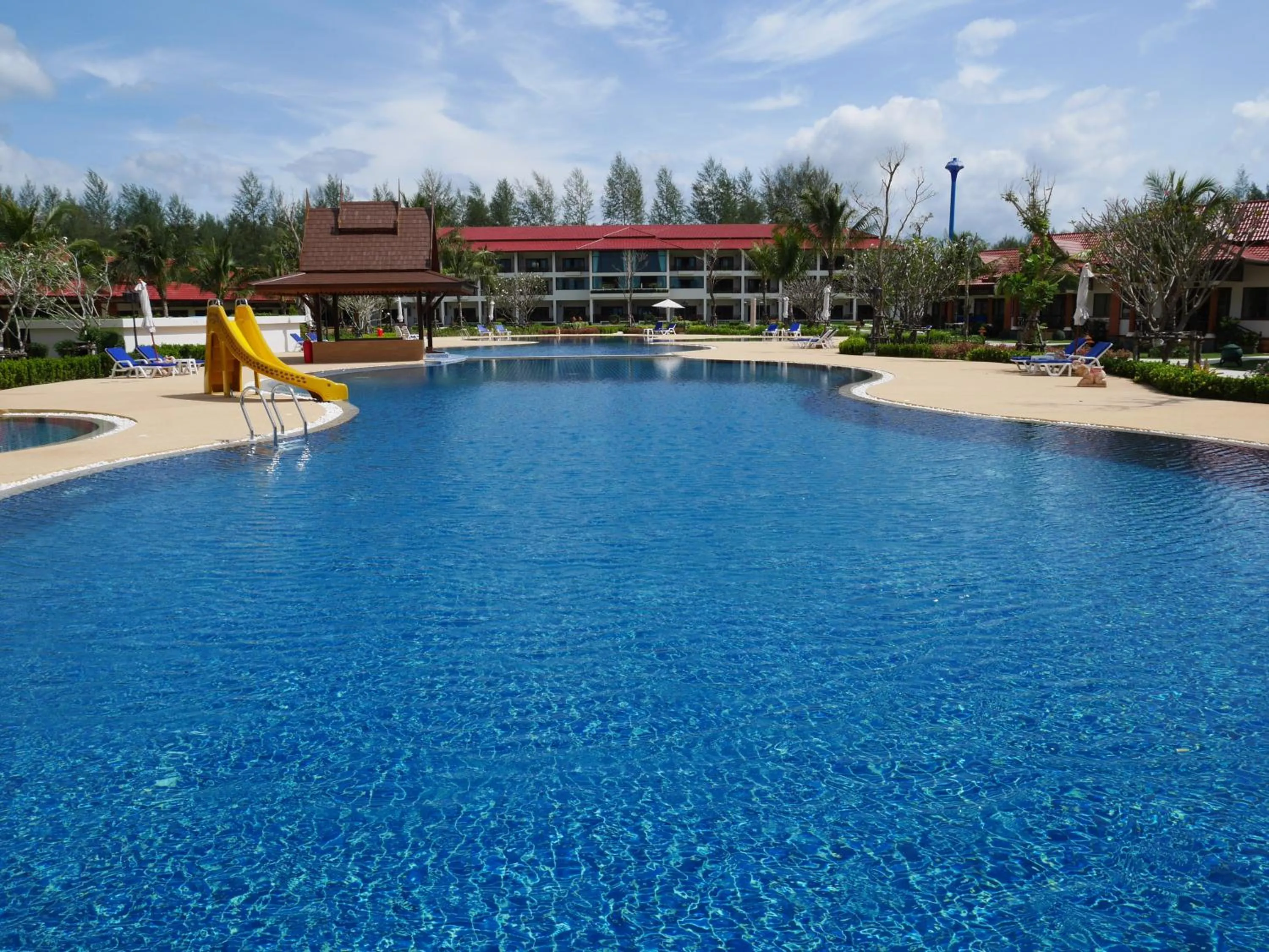 Swimming pool in The Sunset Beach Resort - Koh Kho Khao