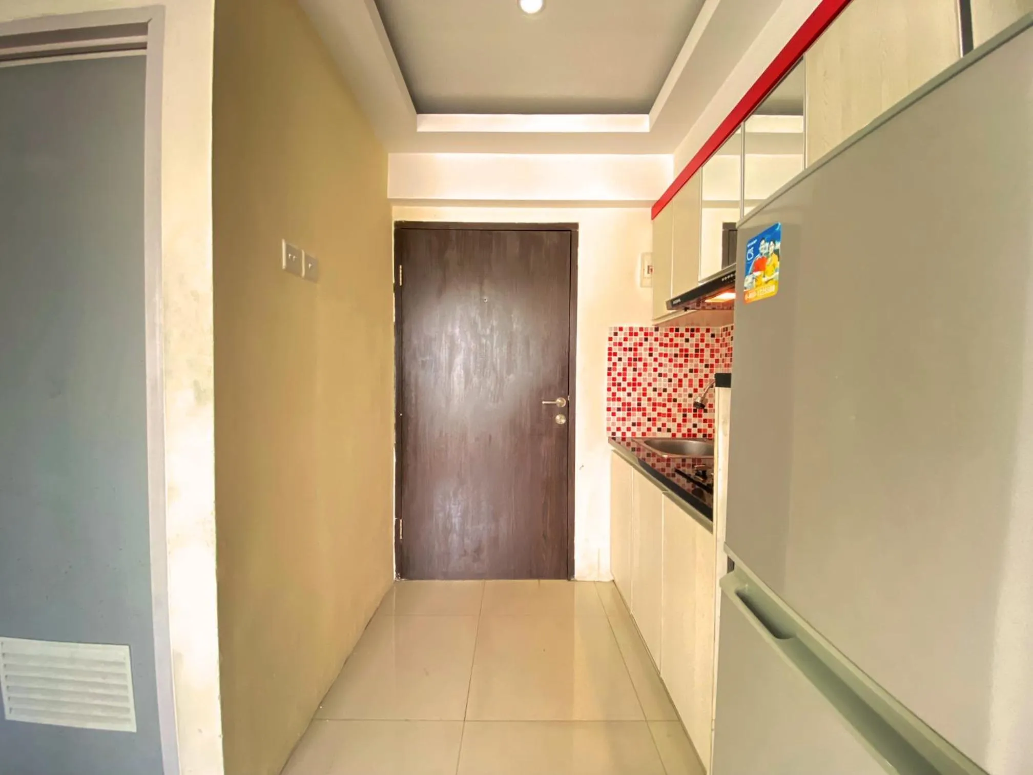 Kitchen or kitchenette in Spacious 2BR at Jarrdin Cihampelas Apartment By Travelio