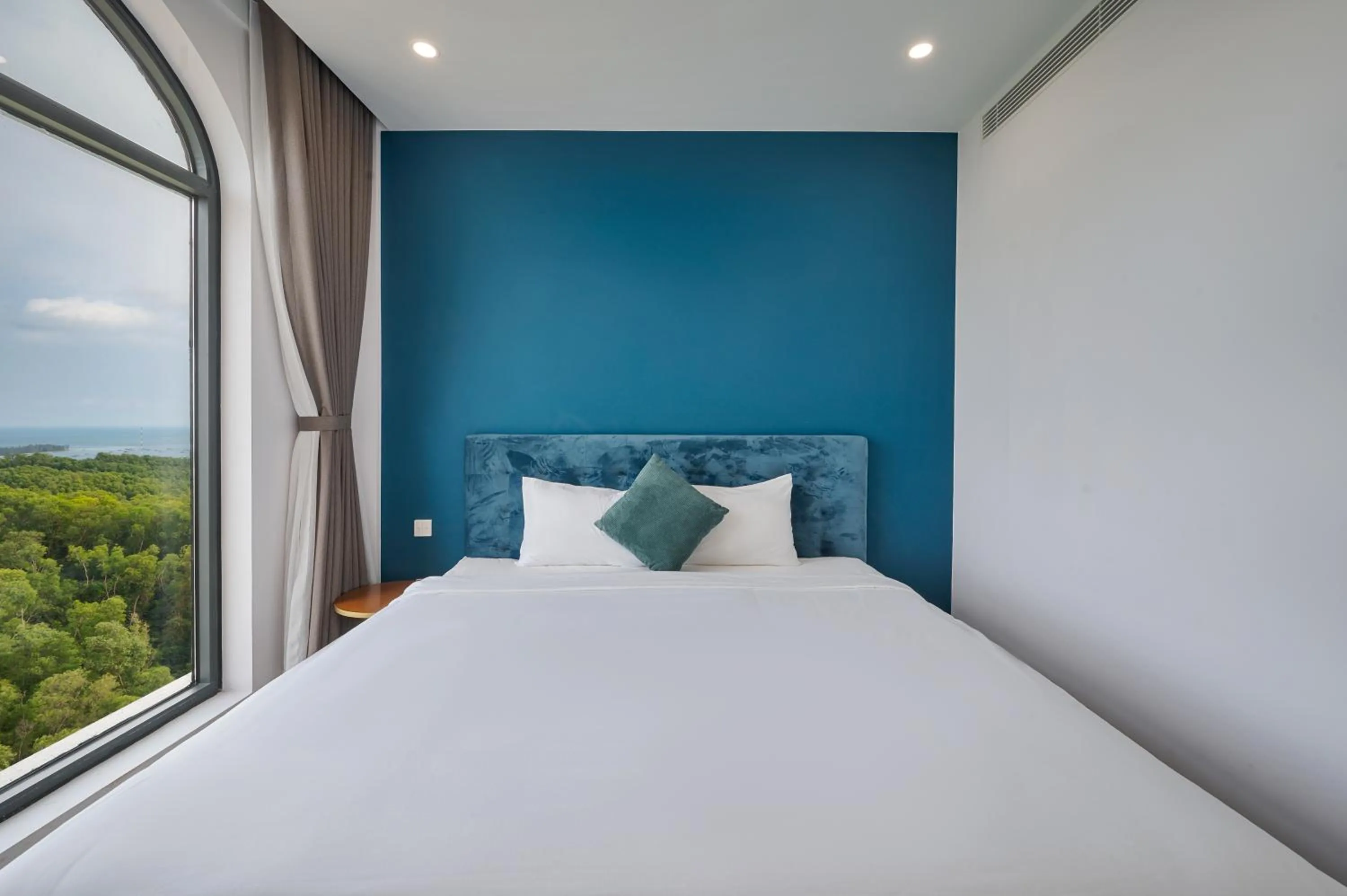 Bed in Elyday Apartment Hillside Phu Quoc - Sea & Firework view