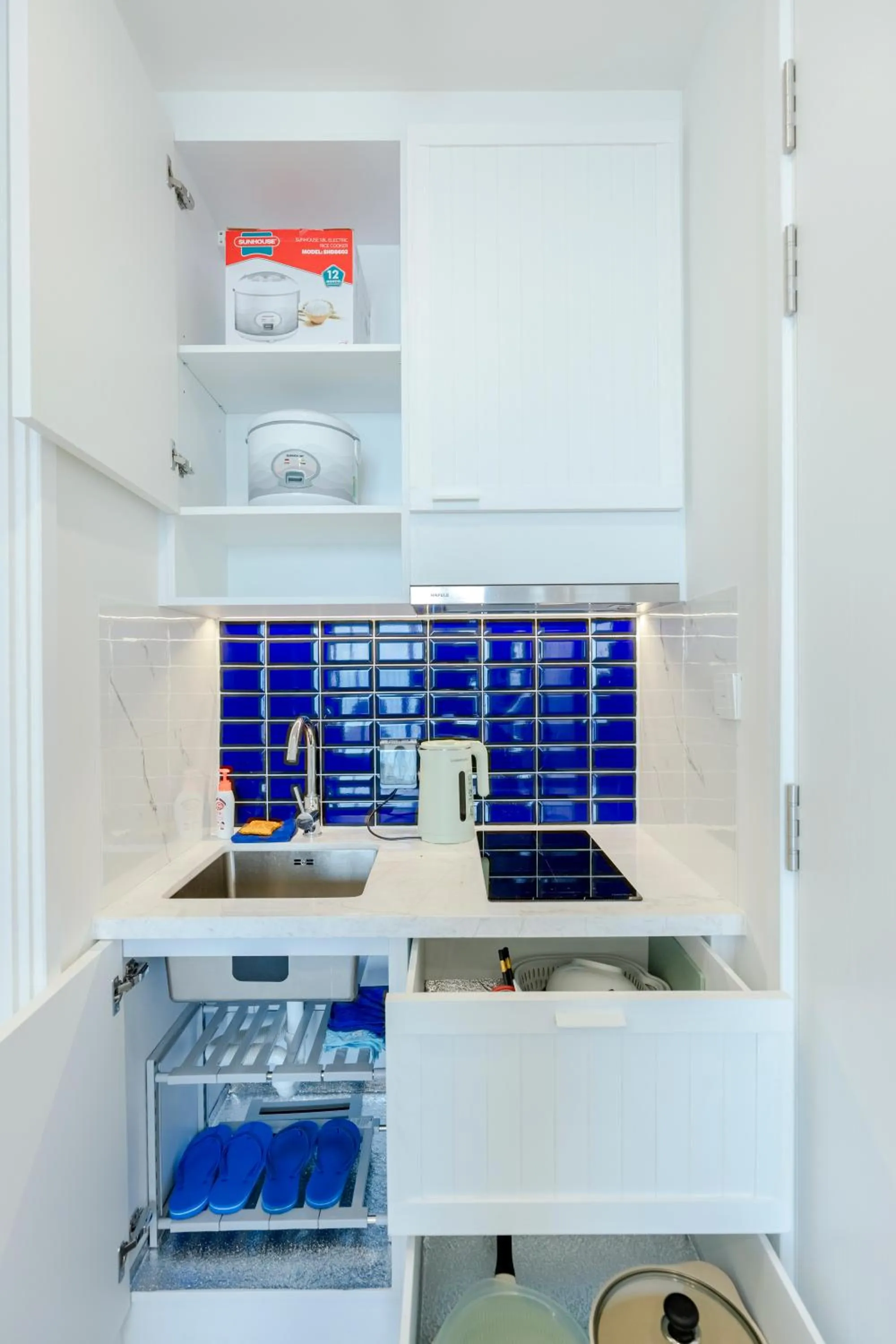 Kitchen or kitchenette in Elyday Apartment Hillside Phu Quoc - Sea & Firework view