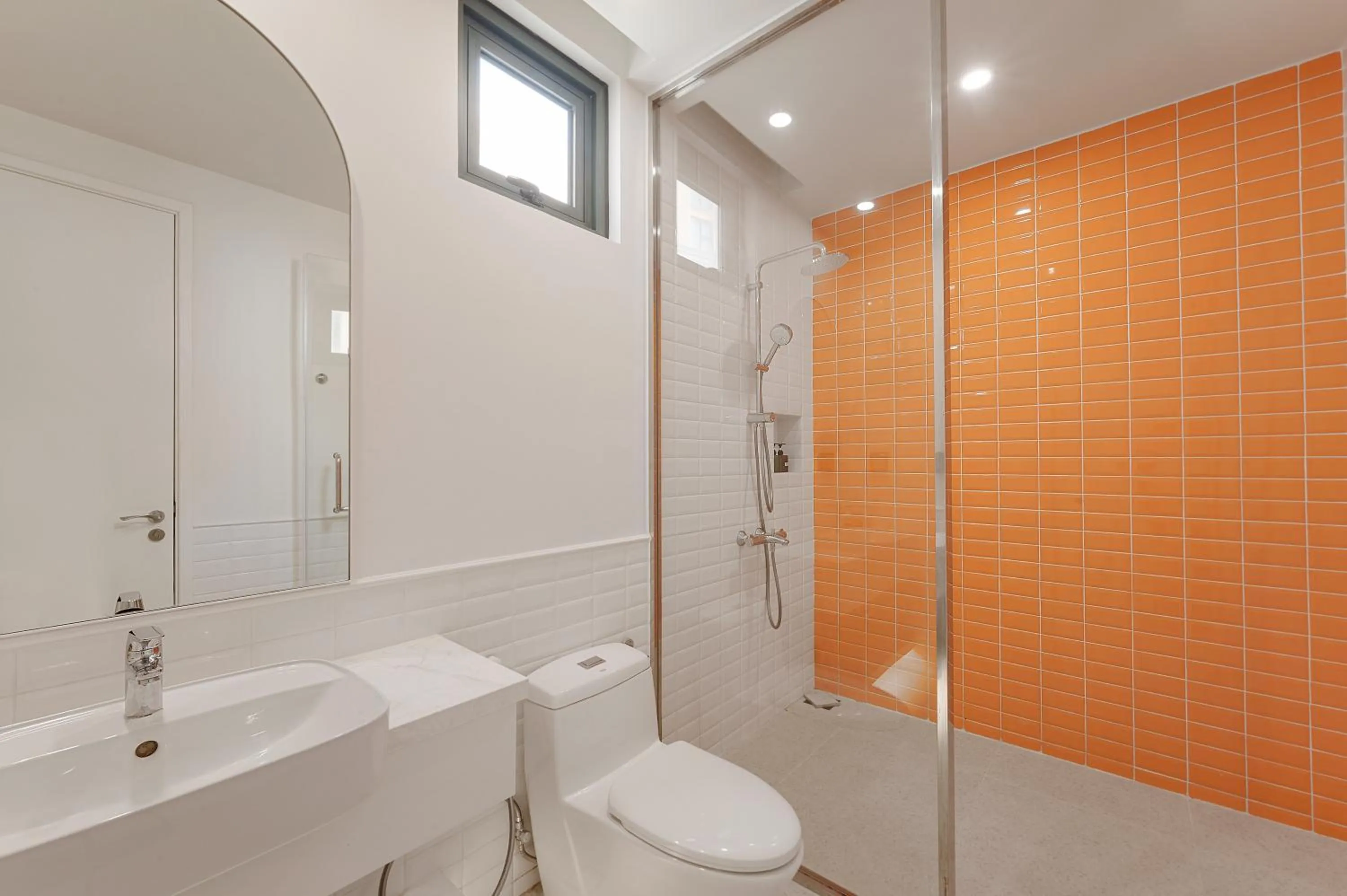 Shower in Elyday Apartment Hillside Phu Quoc - Sea & Firework view