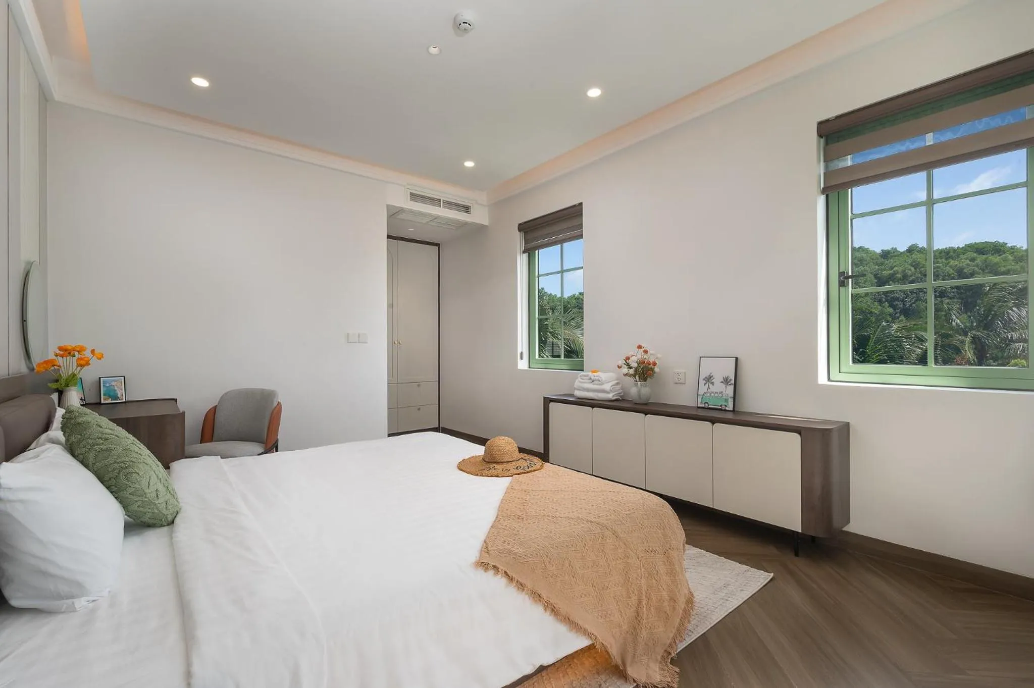 Bedroom, Bed in Elyday Apartment Hillside Phu Quoc - Sea & Firework view