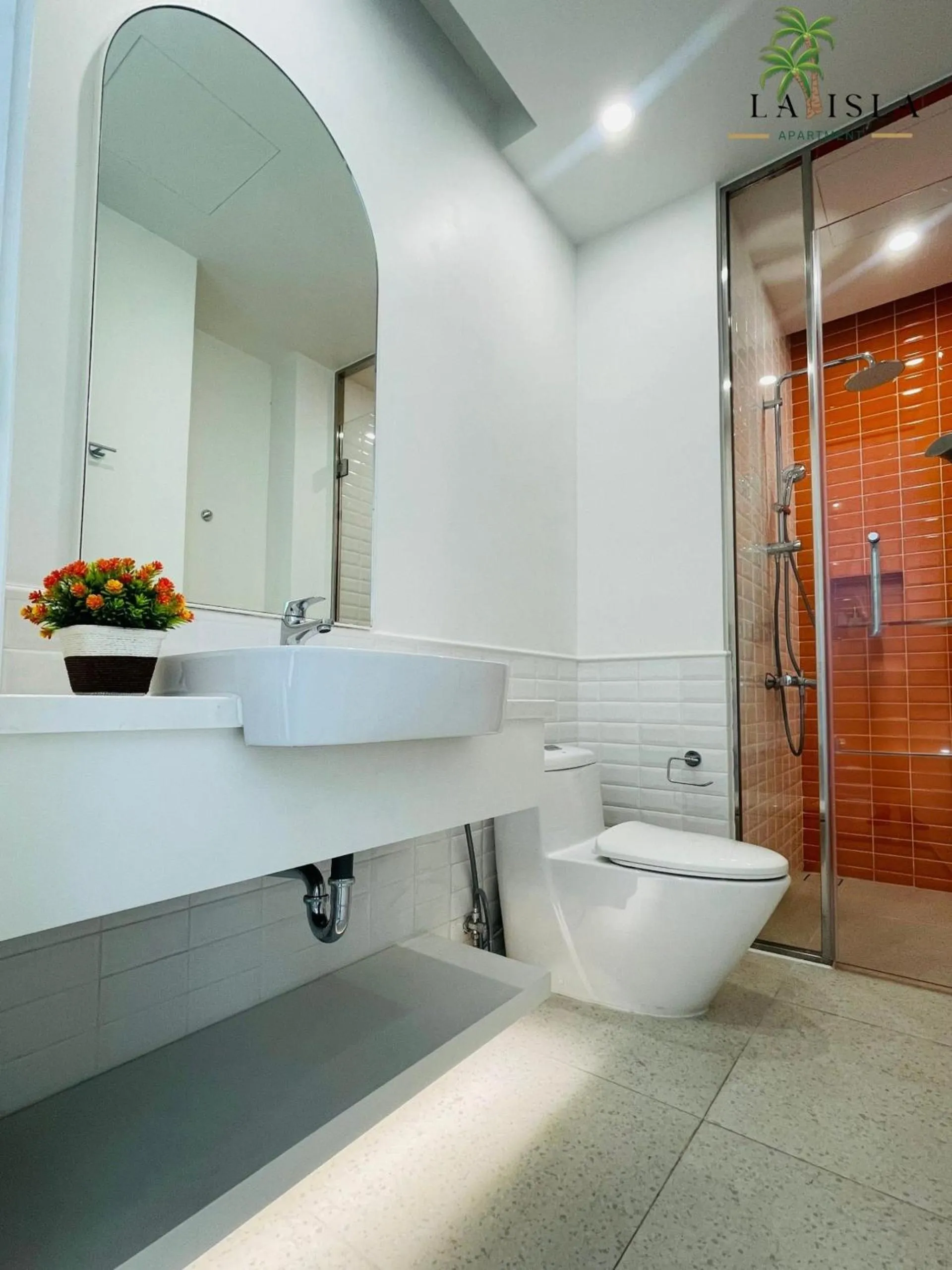 Shower in Elyday Apartment Hillside Phu Quoc - Sea & Firework view