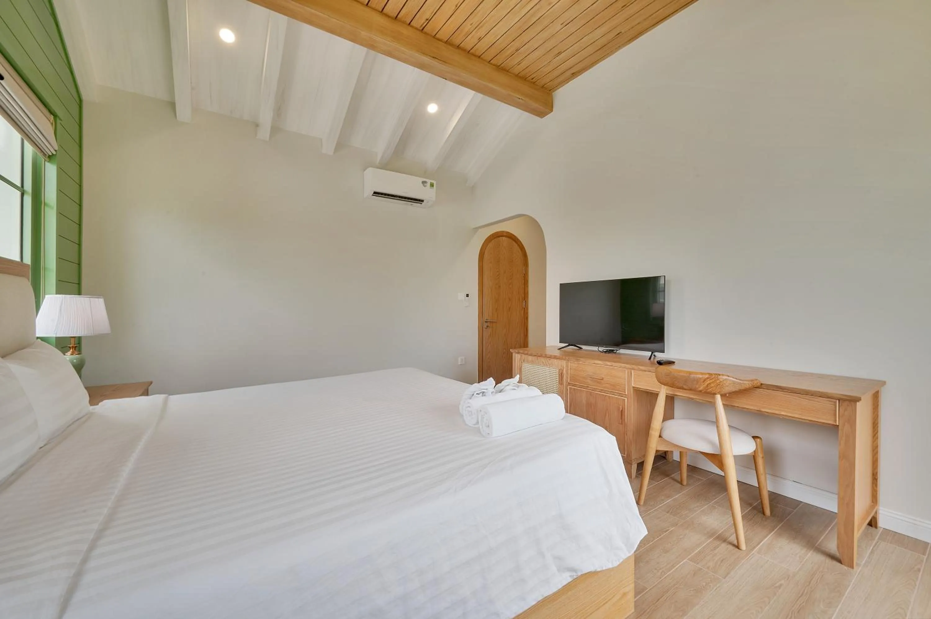 Bedroom, Bed in Elyday Apartment Hillside Phu Quoc - Sea & Firework view