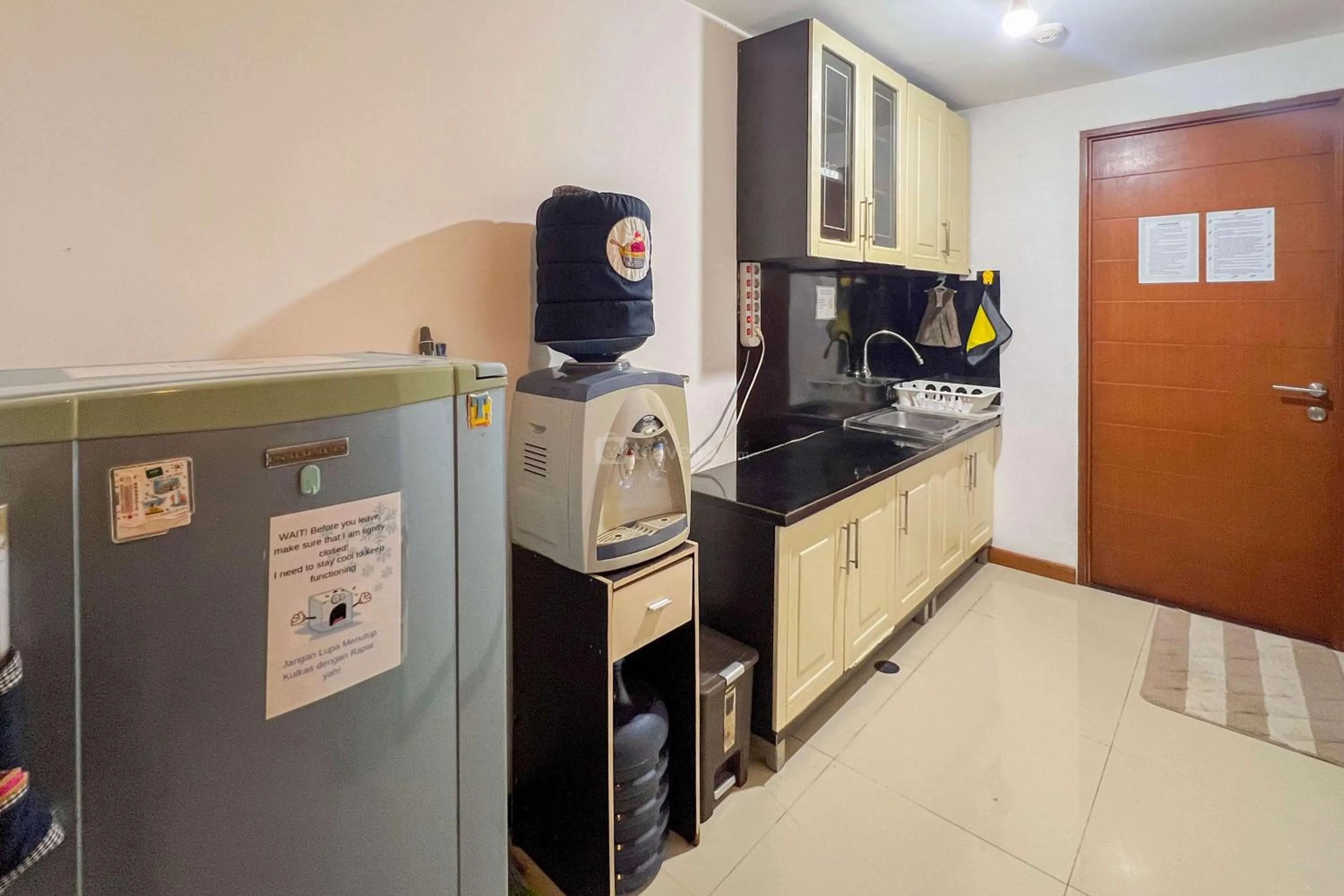 Kitchen or kitchenette in Cozy 1BR at Marbella Suites Dago Pakar Bandung Apartment By Travelio