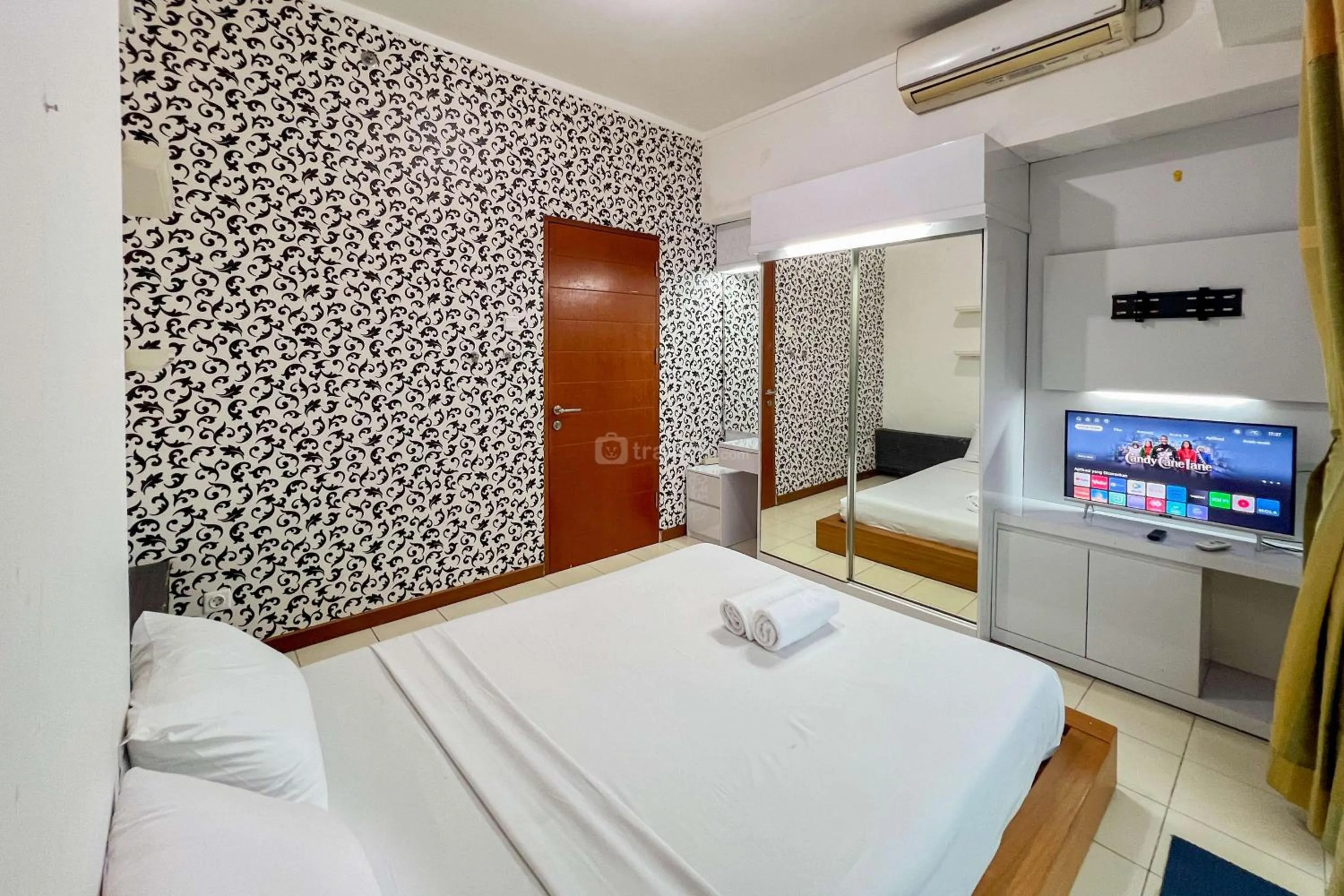 Bed in Cozy 1BR at Marbella Suites Dago Pakar Bandung Apartment By Travelio