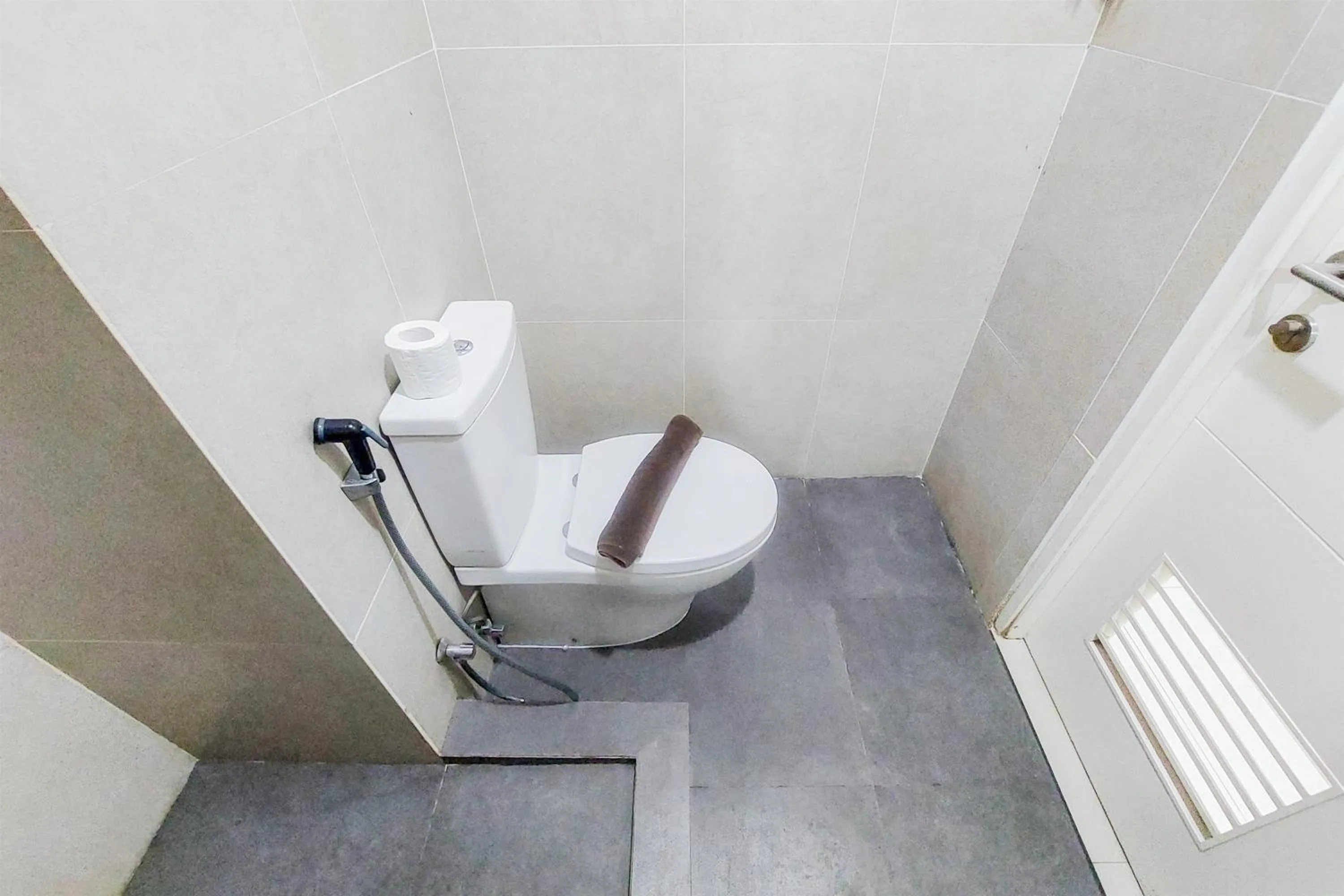 Comfy and Modern Studio Room The Ayoma Apartment By Travelio