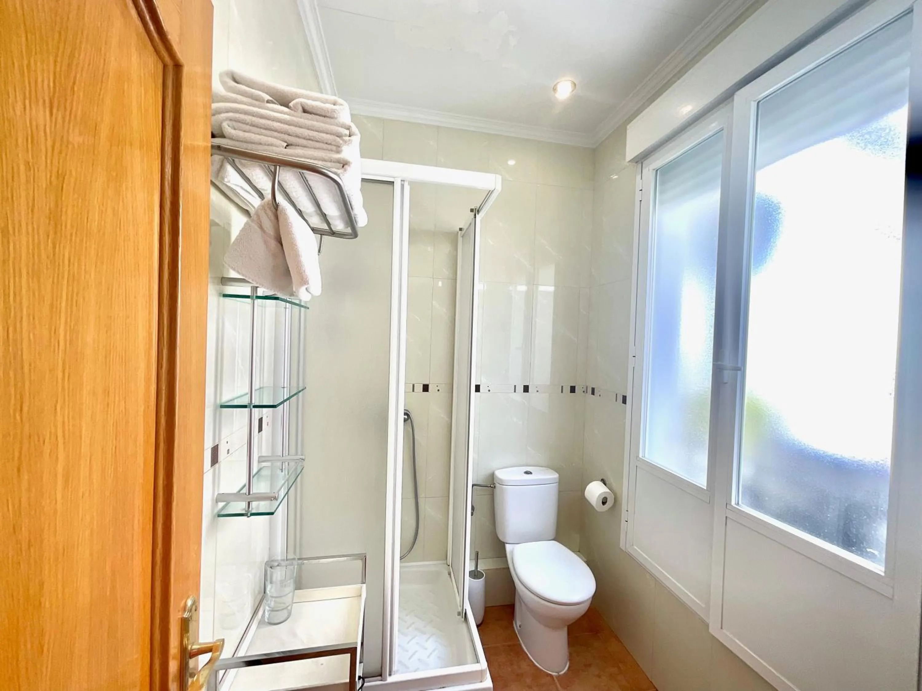 Bathroom in Luz Madrid Rooms