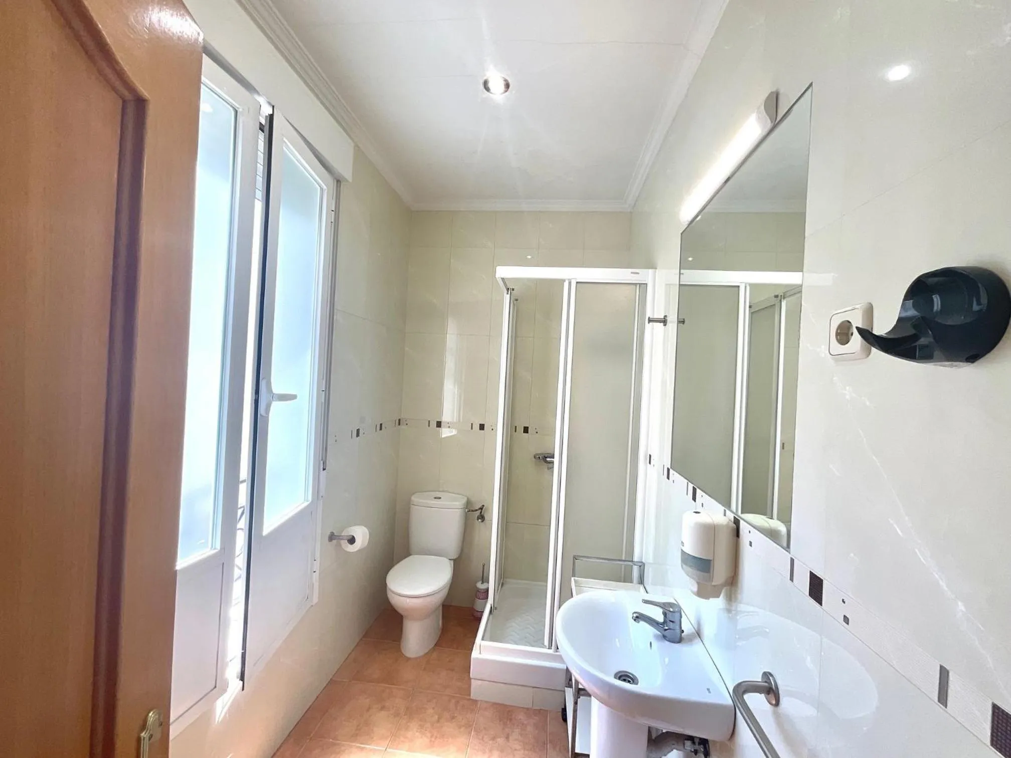 Bathroom in Luz Madrid Rooms