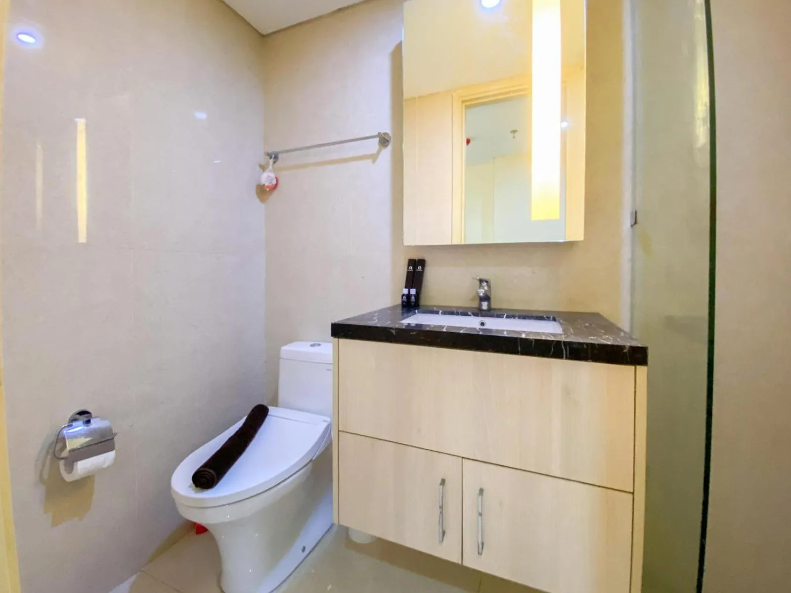 Good Deal Studio Apartment at Warhol (W/R) Residences By Travelio