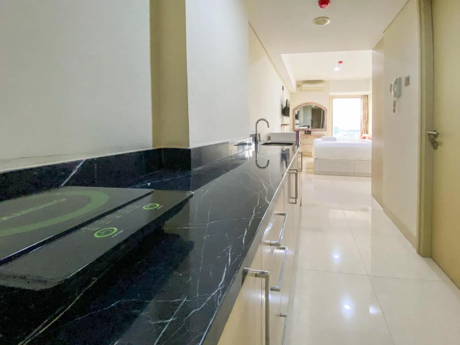 Good Deal Studio Apartment at Warhol (W/R) Residences By Travelio