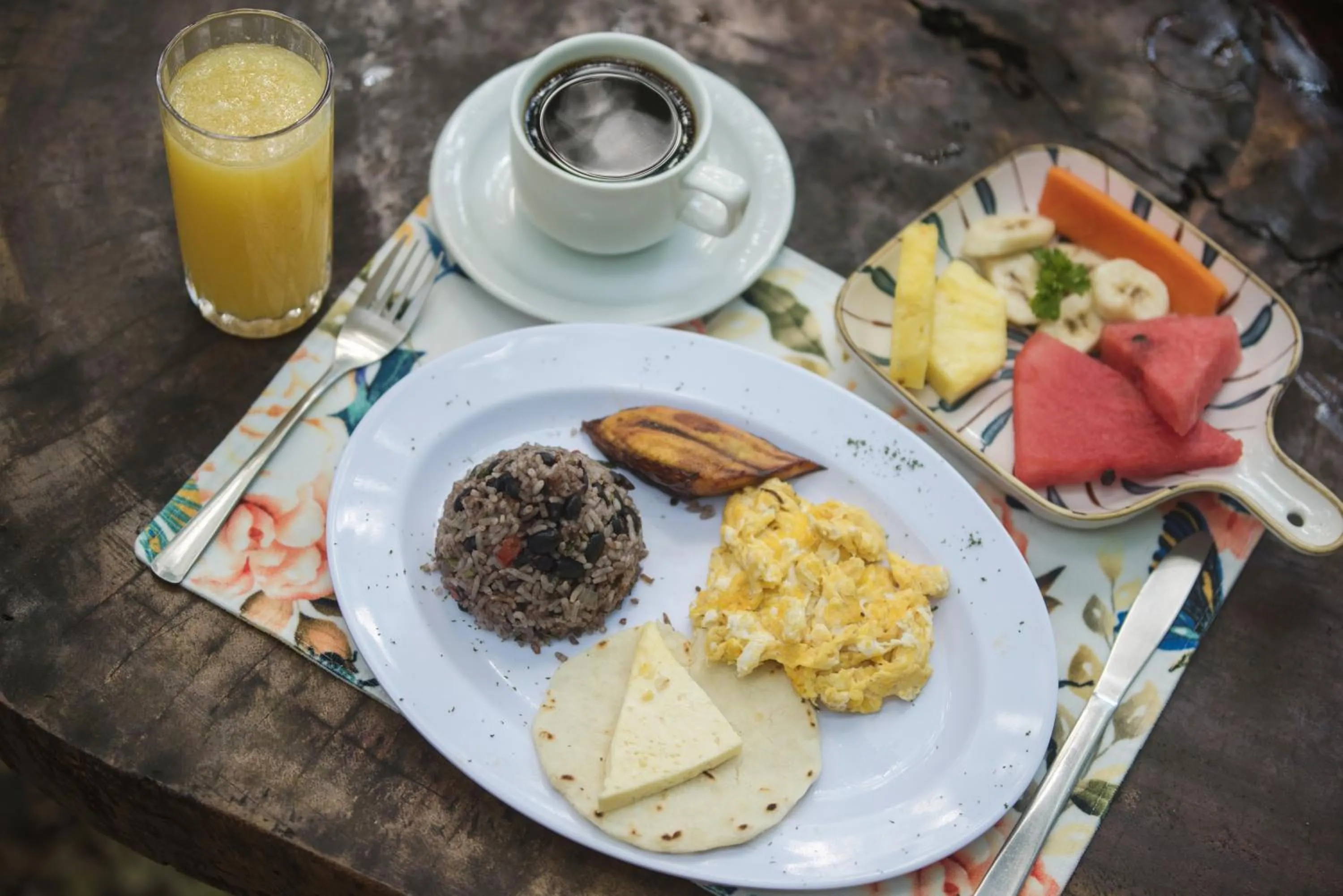 Breakfast in Fortuna Retreat
