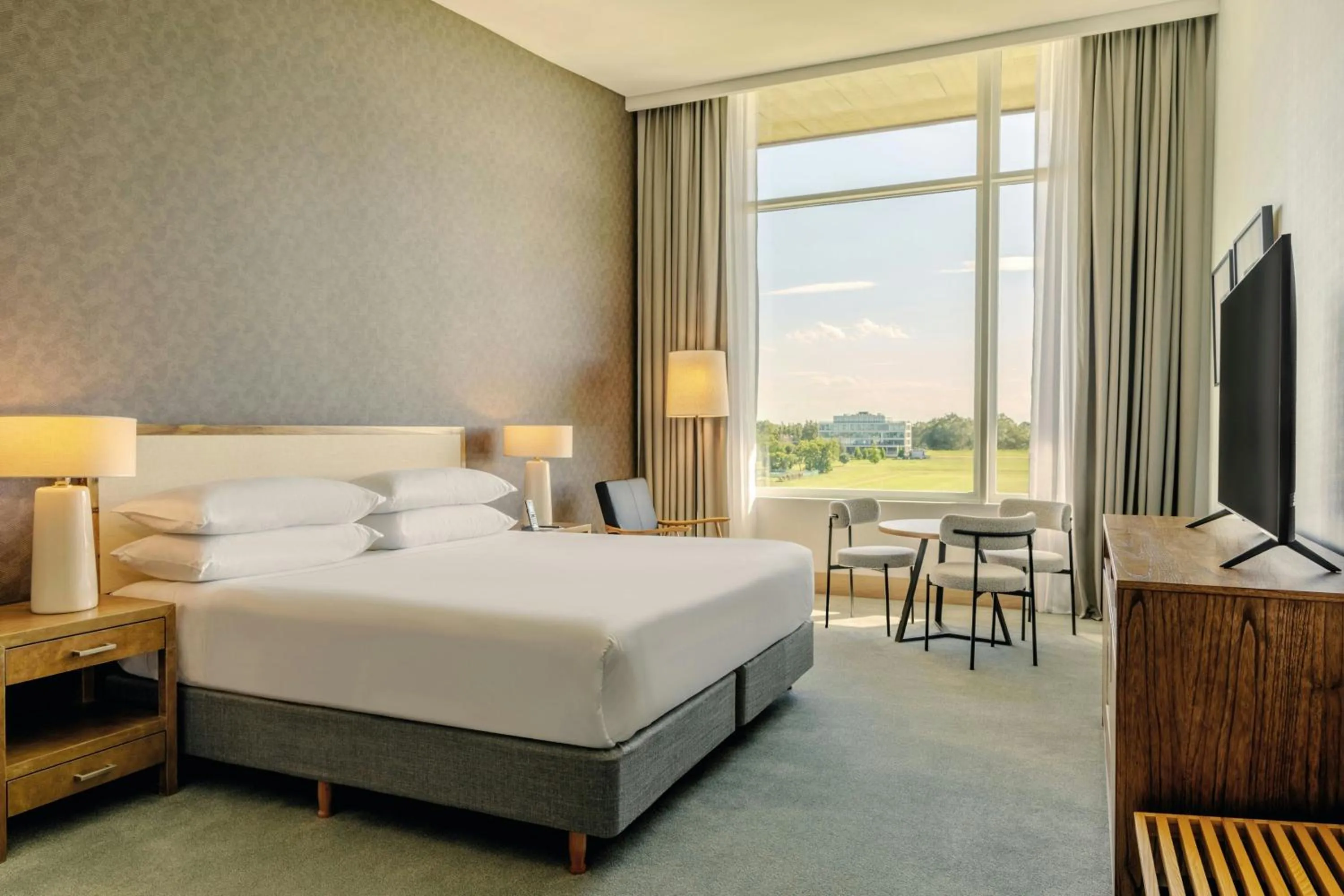 Photo of the whole room, Bed in Sheraton Buenos Aires Greenville Polo & Resort