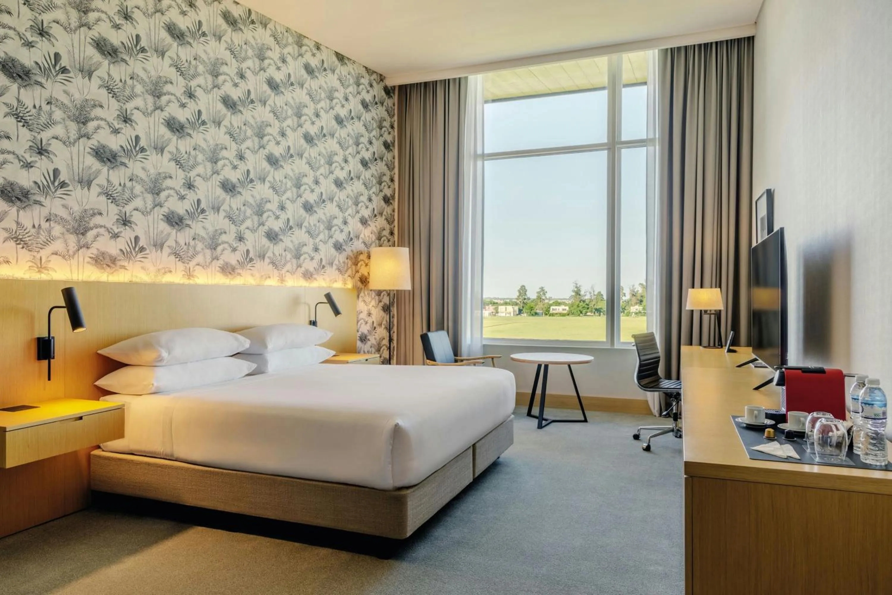 Photo of the whole room, Bed in Sheraton Buenos Aires Greenville Polo & Resort