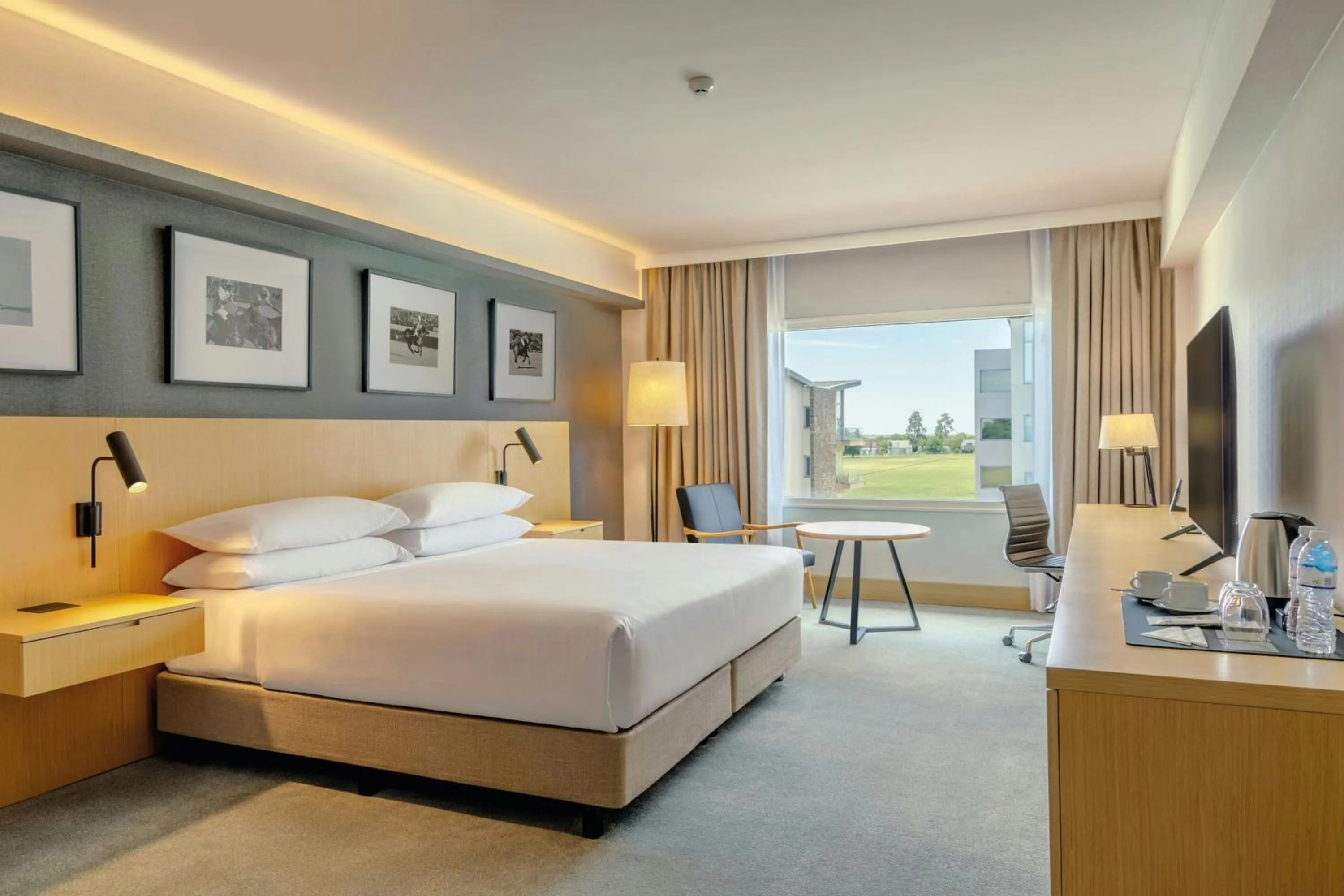 Photo of the whole room, Bed in Sheraton Buenos Aires Greenville Polo & Resort